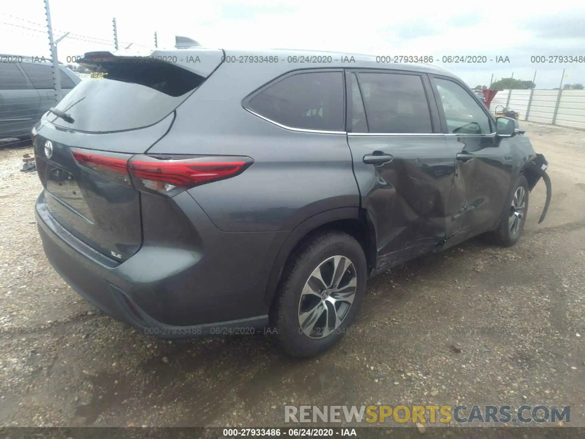 4 Photograph of a damaged car 5TDGZRAH7LS005744 TOYOTA HIGHLANDER 2020