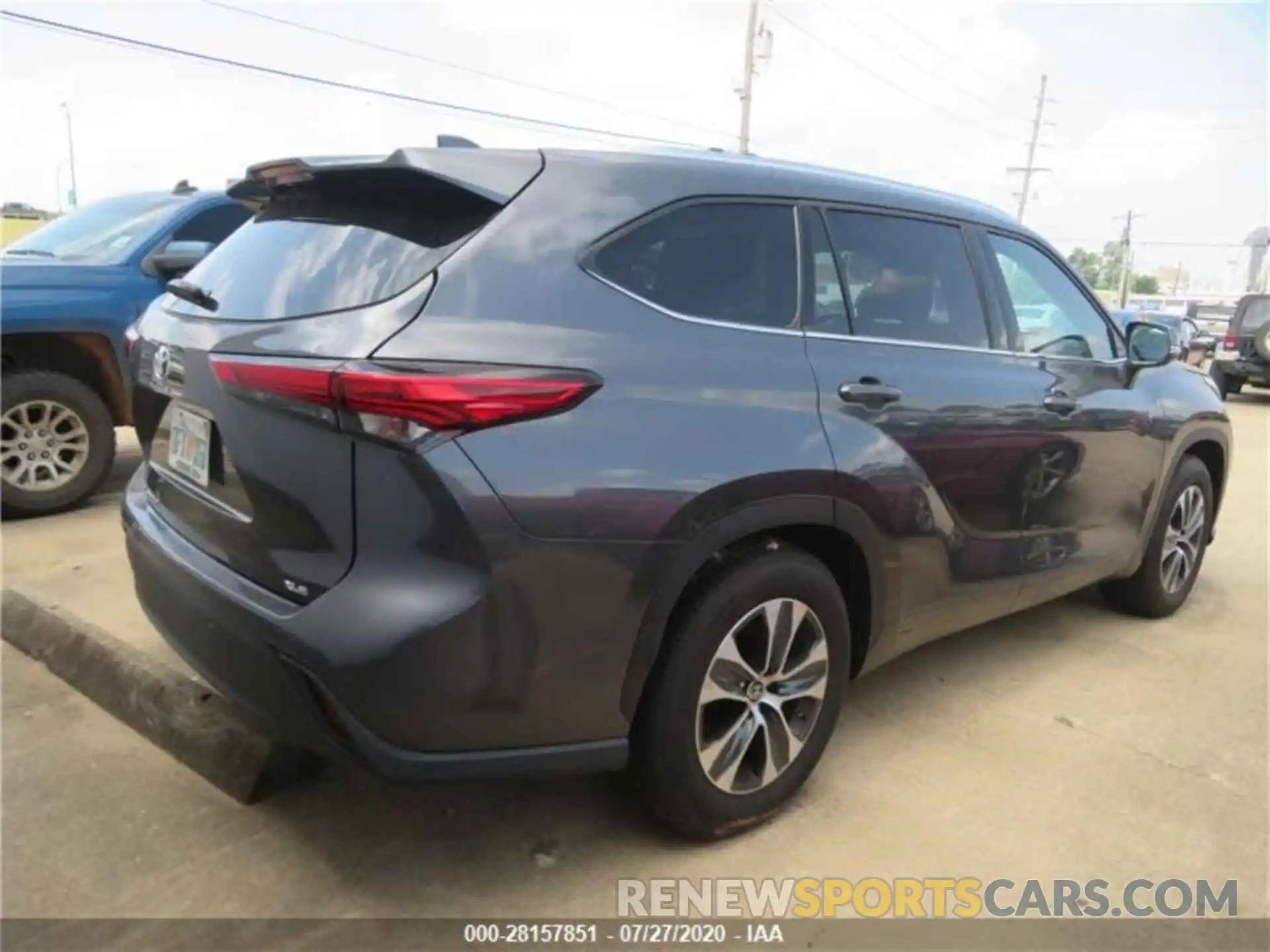 3 Photograph of a damaged car 5TDGZRAH7LS005789 TOYOTA HIGHLANDER 2020