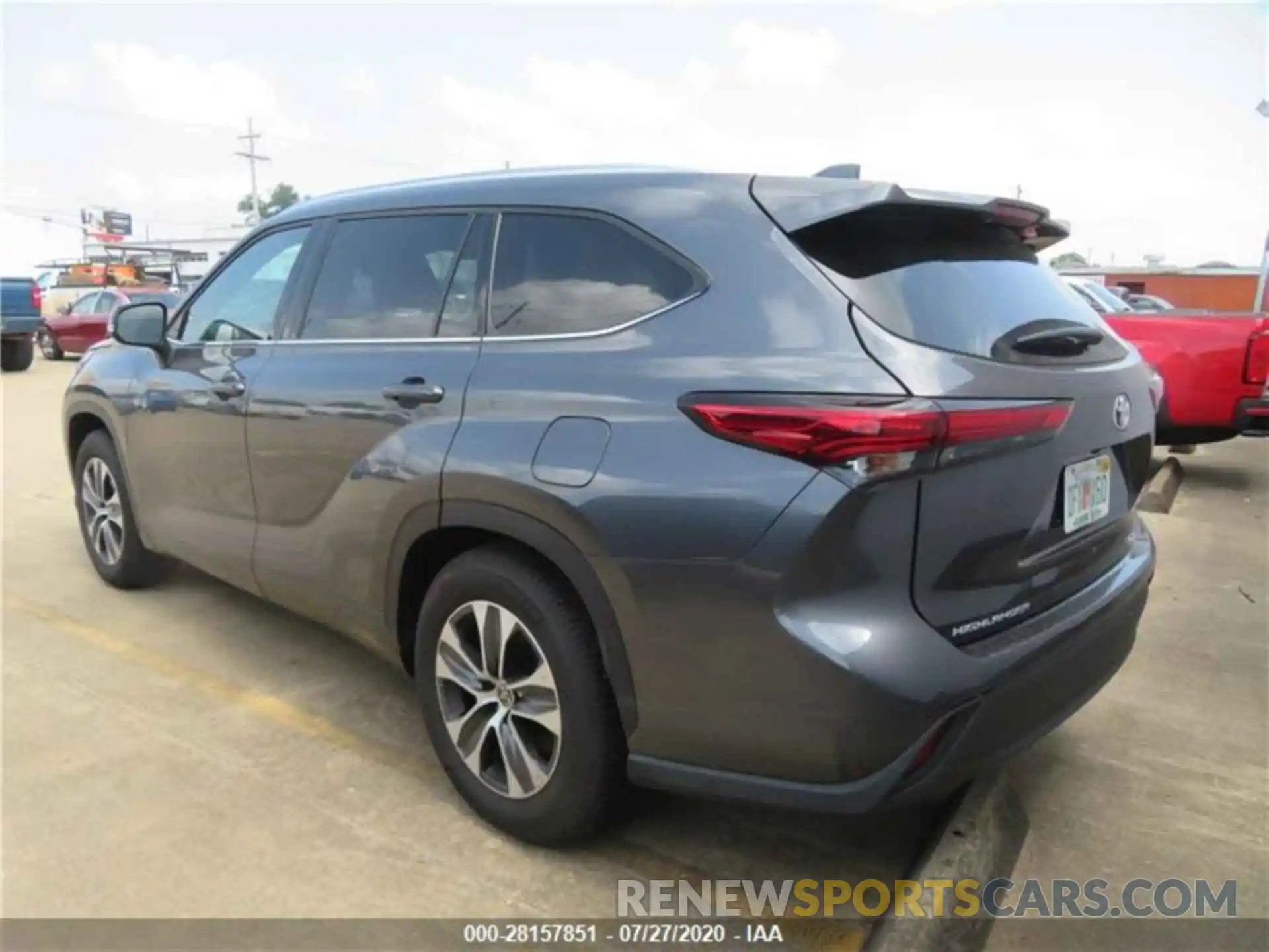 4 Photograph of a damaged car 5TDGZRAH7LS005789 TOYOTA HIGHLANDER 2020