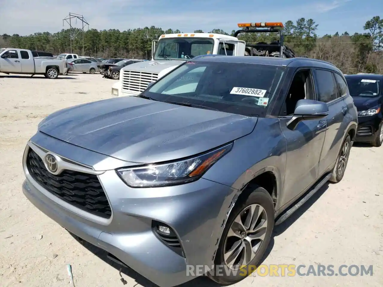 2 Photograph of a damaged car 5TDGZRAH7LS012256 TOYOTA HIGHLANDER 2020