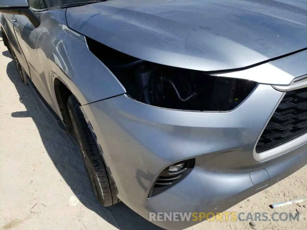 9 Photograph of a damaged car 5TDGZRAH7LS012256 TOYOTA HIGHLANDER 2020