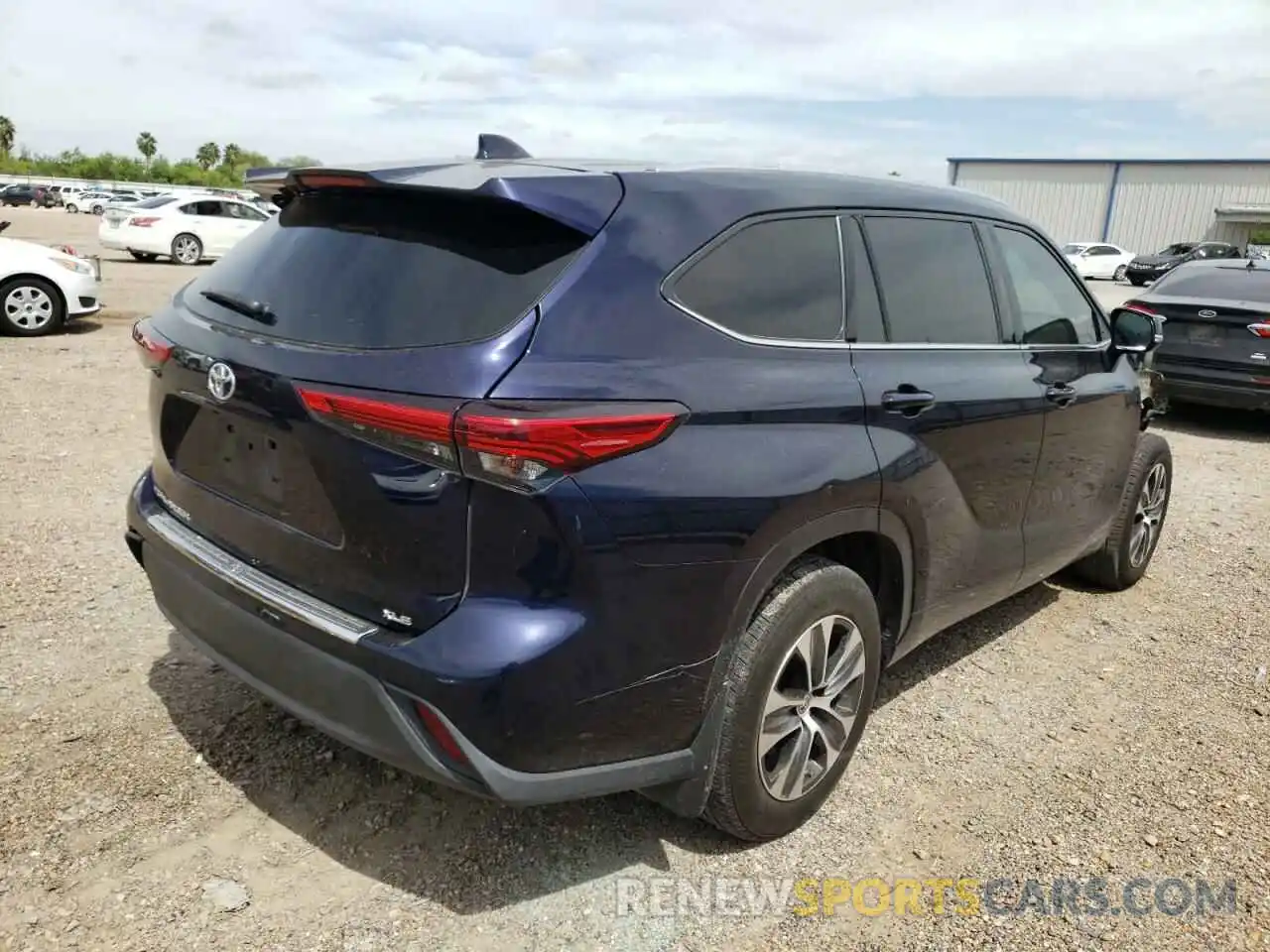 4 Photograph of a damaged car 5TDGZRAH7LS012984 TOYOTA HIGHLANDER 2020