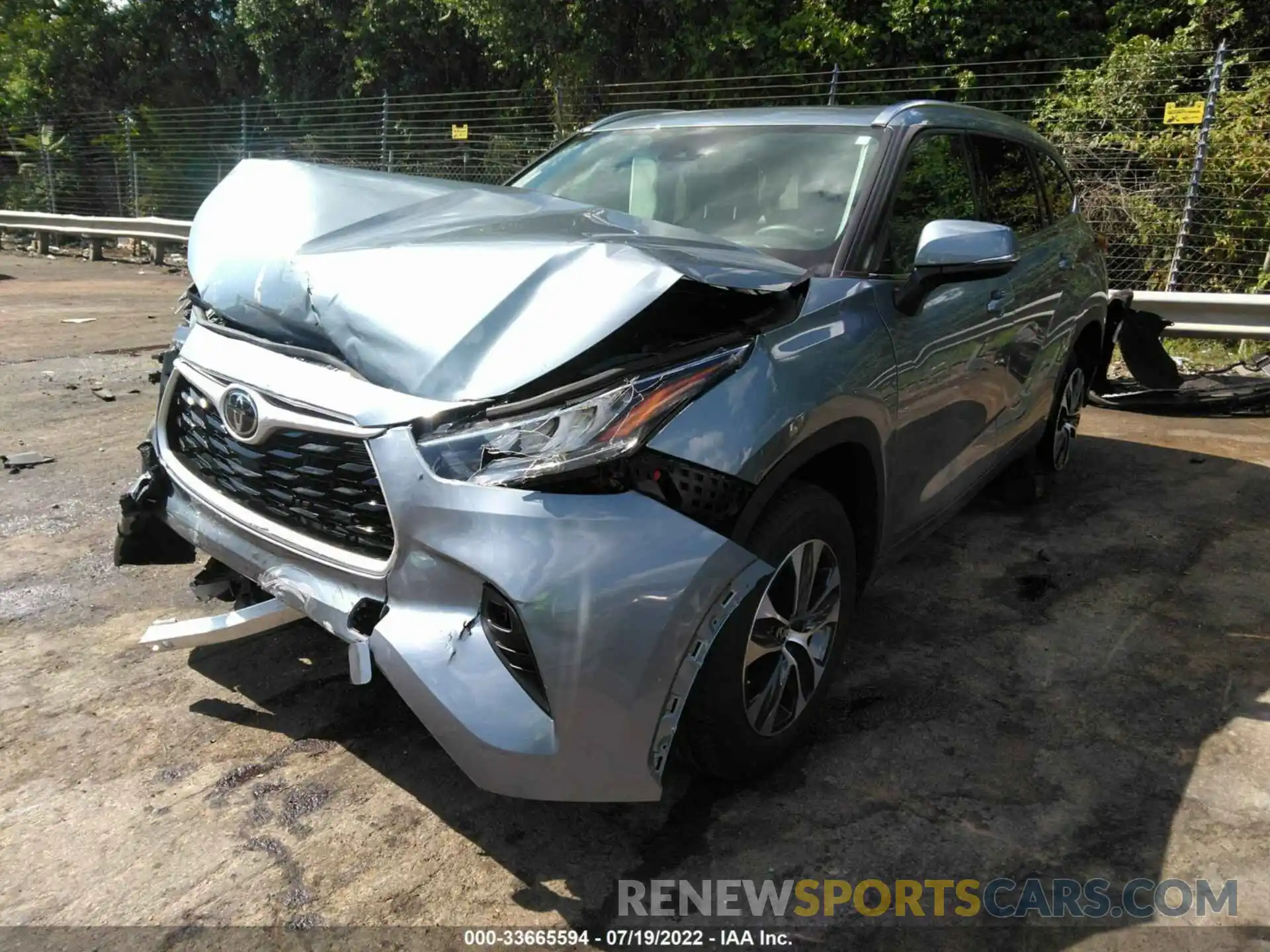 2 Photograph of a damaged car 5TDGZRAH7LS015156 TOYOTA HIGHLANDER 2020