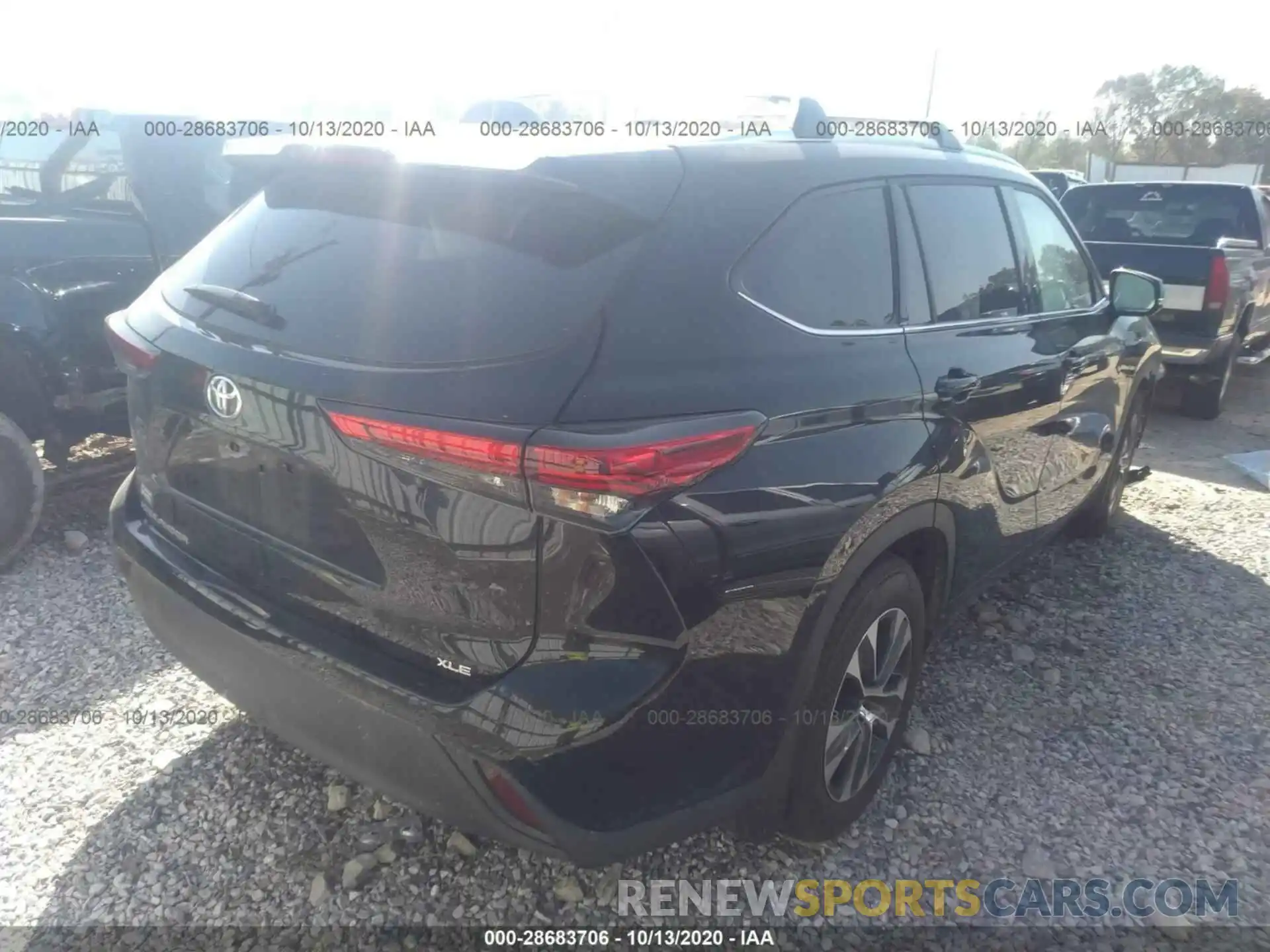 4 Photograph of a damaged car 5TDGZRAH7LS501272 TOYOTA HIGHLANDER 2020