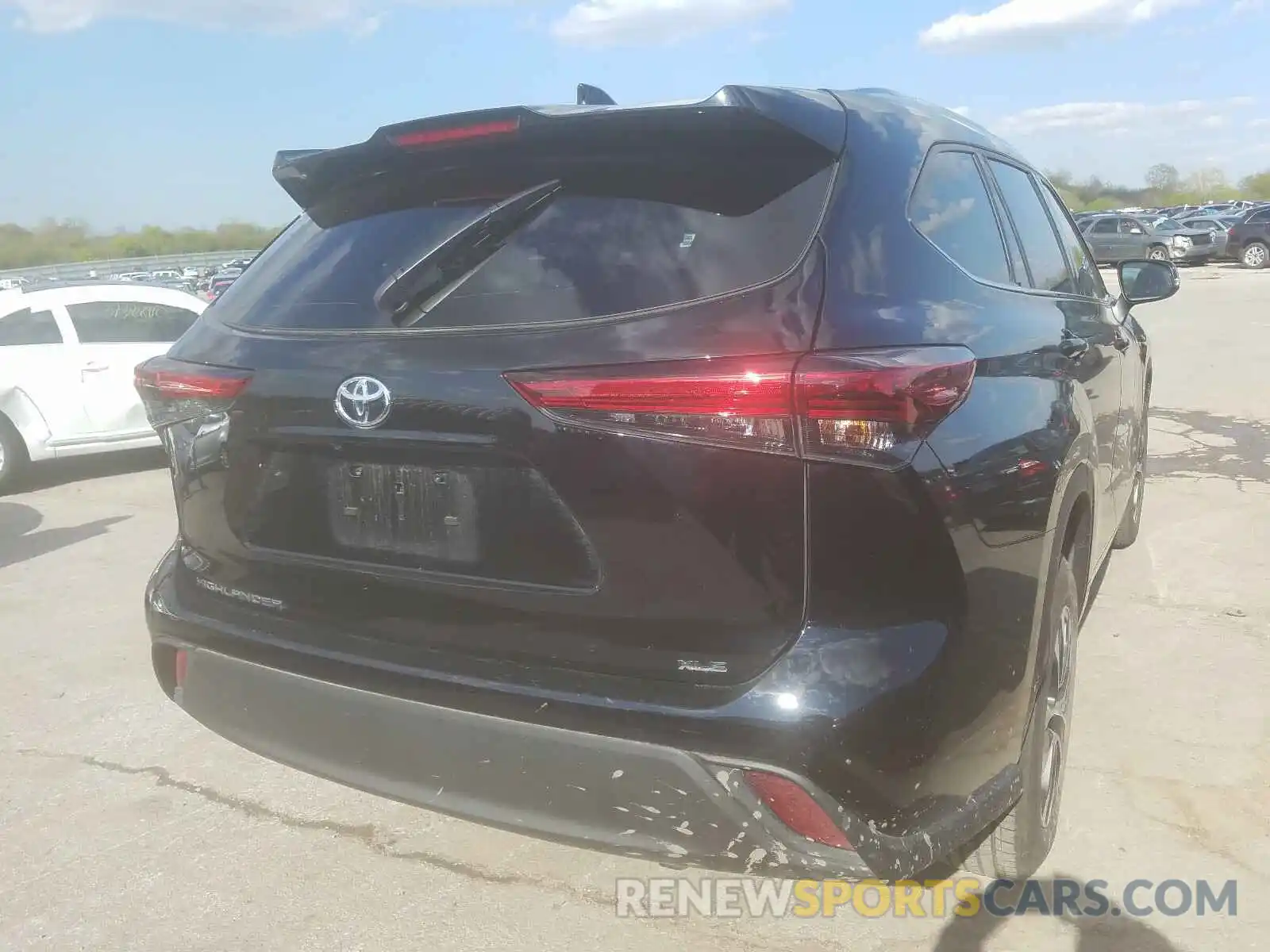 4 Photograph of a damaged car 5TDGZRAH7LS502373 TOYOTA HIGHLANDER 2020