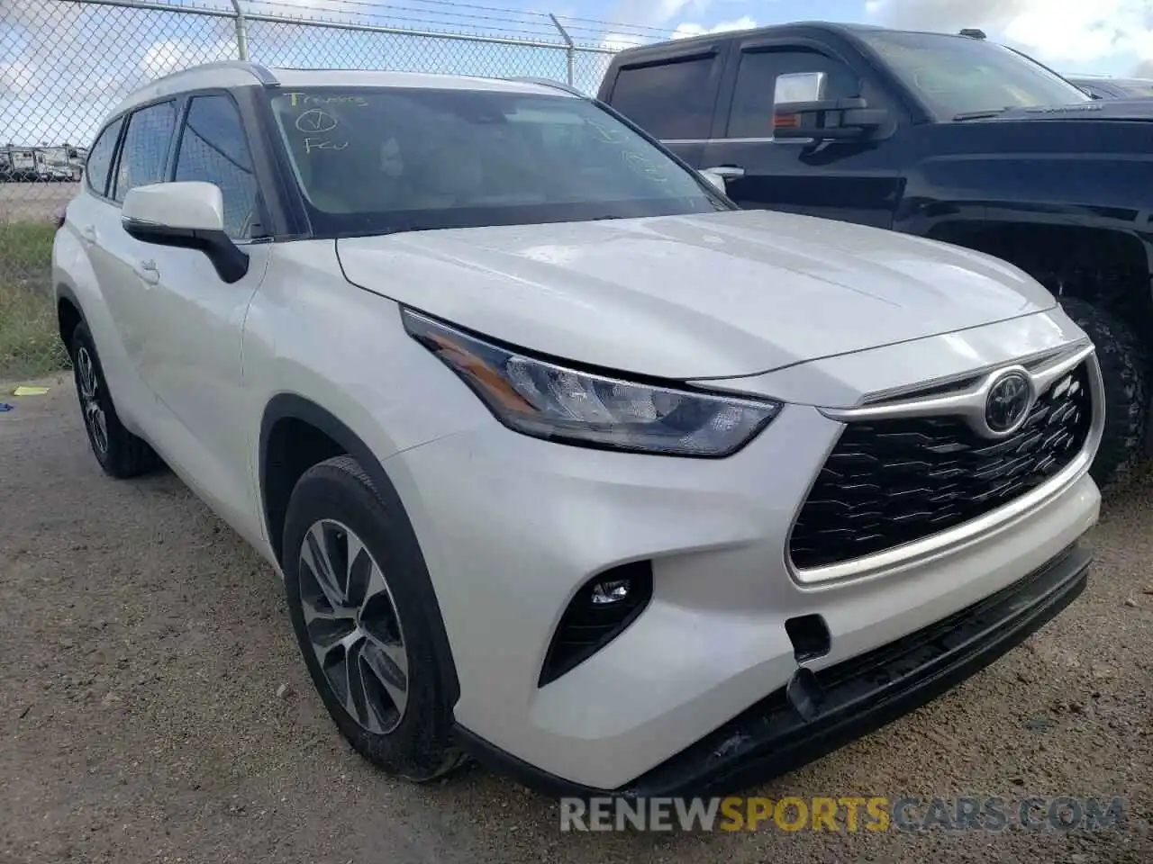 1 Photograph of a damaged car 5TDGZRAH8LS002061 TOYOTA HIGHLANDER 2020