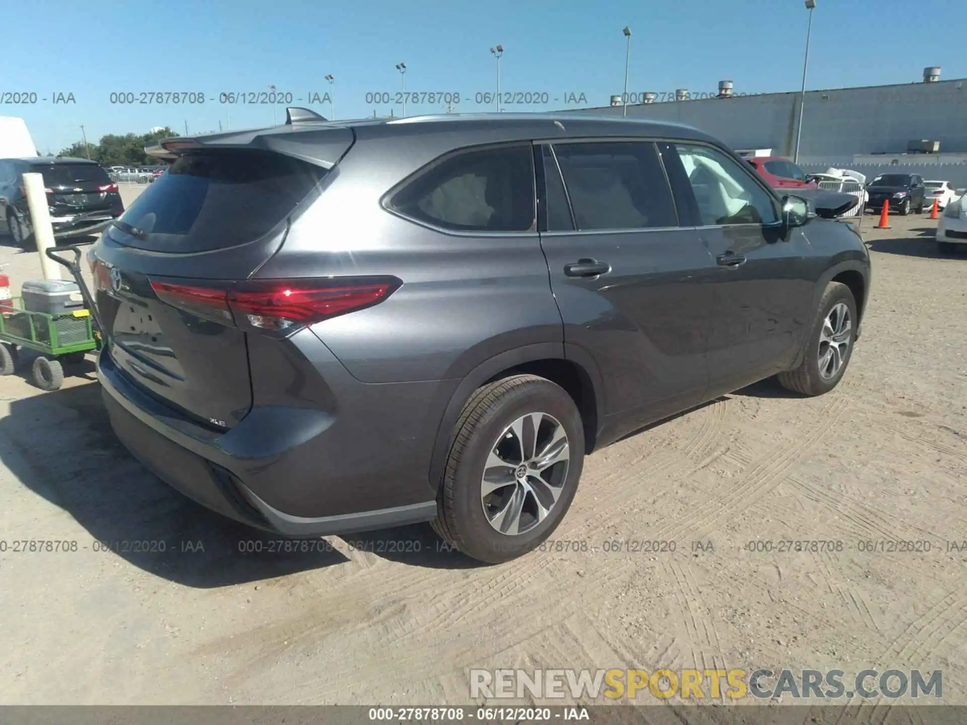 4 Photograph of a damaged car 5TDGZRAH8LS004893 TOYOTA HIGHLANDER 2020