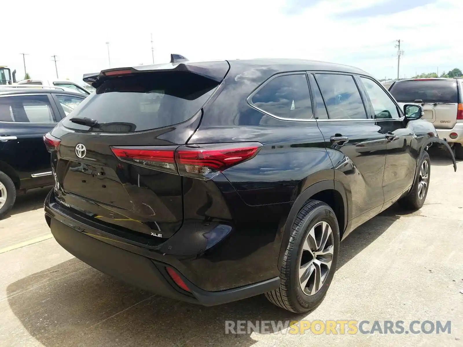 4 Photograph of a damaged car 5TDGZRAH8LS007860 TOYOTA HIGHLANDER 2020