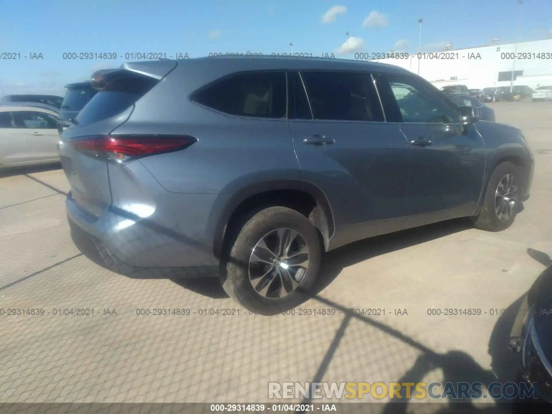 4 Photograph of a damaged car 5TDGZRAH8LS009561 TOYOTA HIGHLANDER 2020