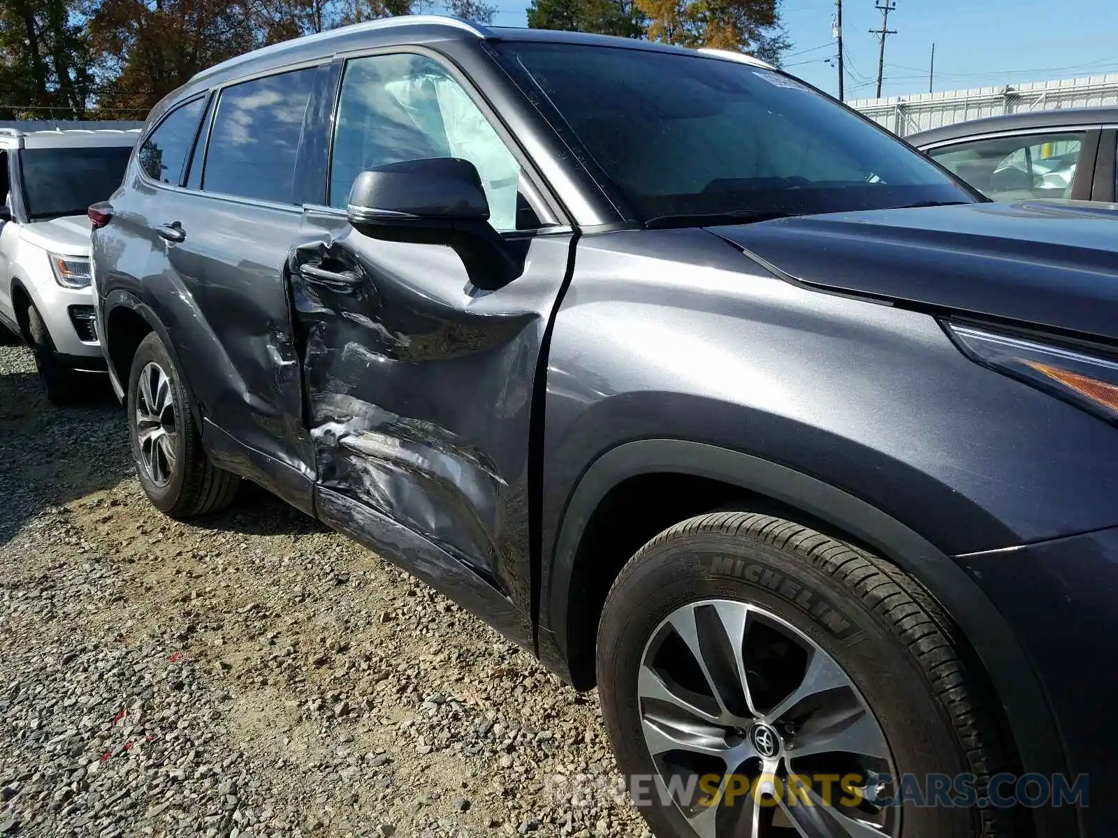 9 Photograph of a damaged car 5TDGZRAH8LS011083 TOYOTA HIGHLANDER 2020