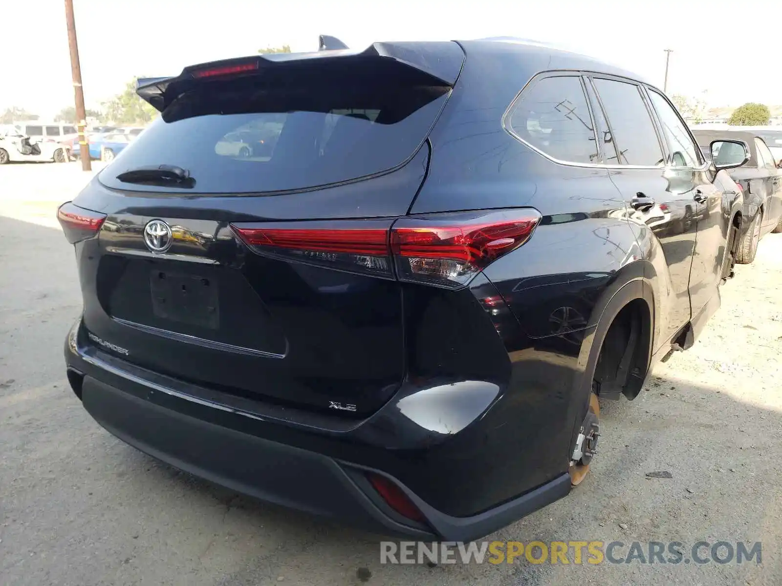 4 Photograph of a damaged car 5TDGZRAH8LS011102 TOYOTA HIGHLANDER 2020