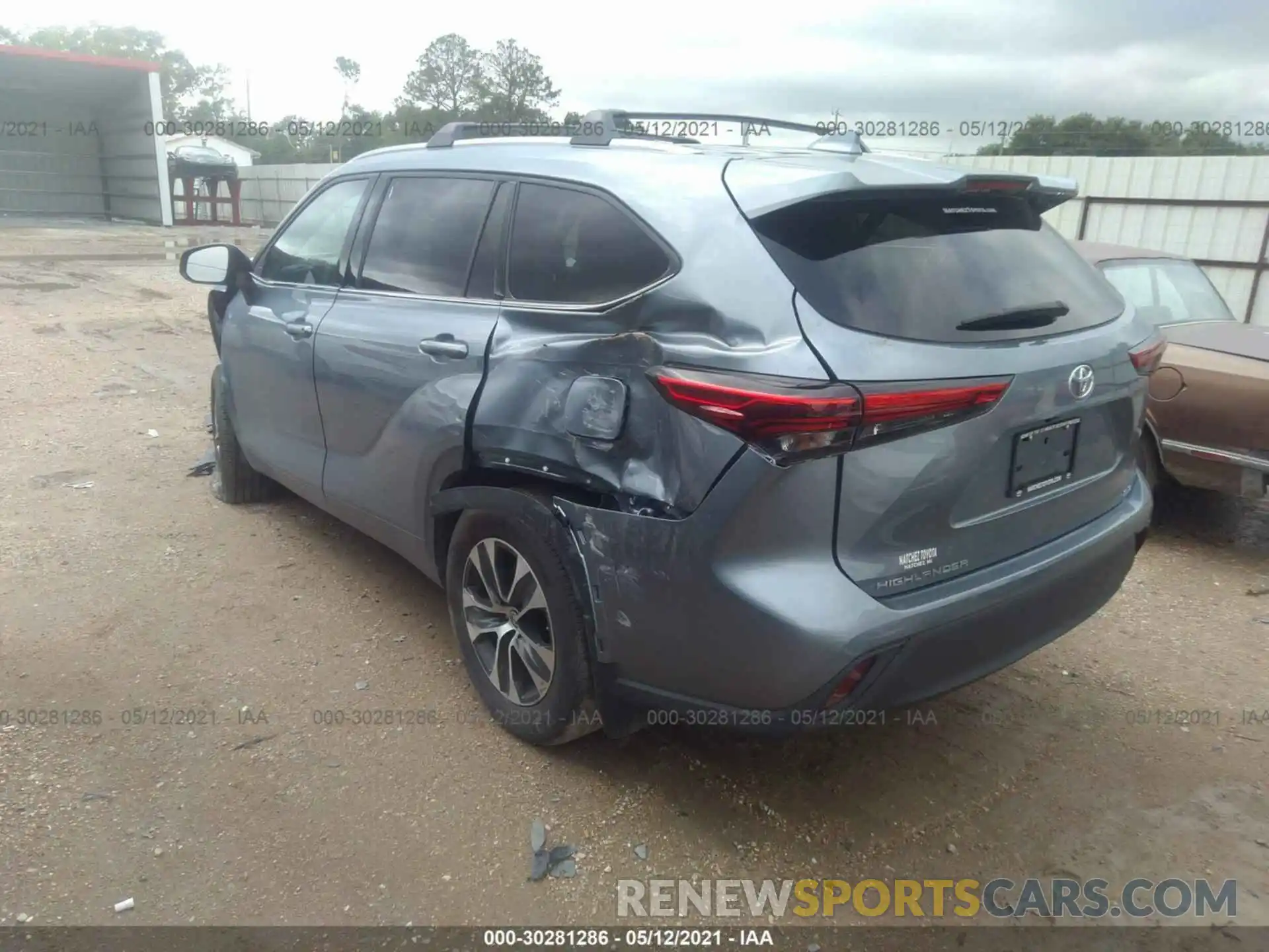 3 Photograph of a damaged car 5TDGZRAH8LS013688 TOYOTA HIGHLANDER 2020