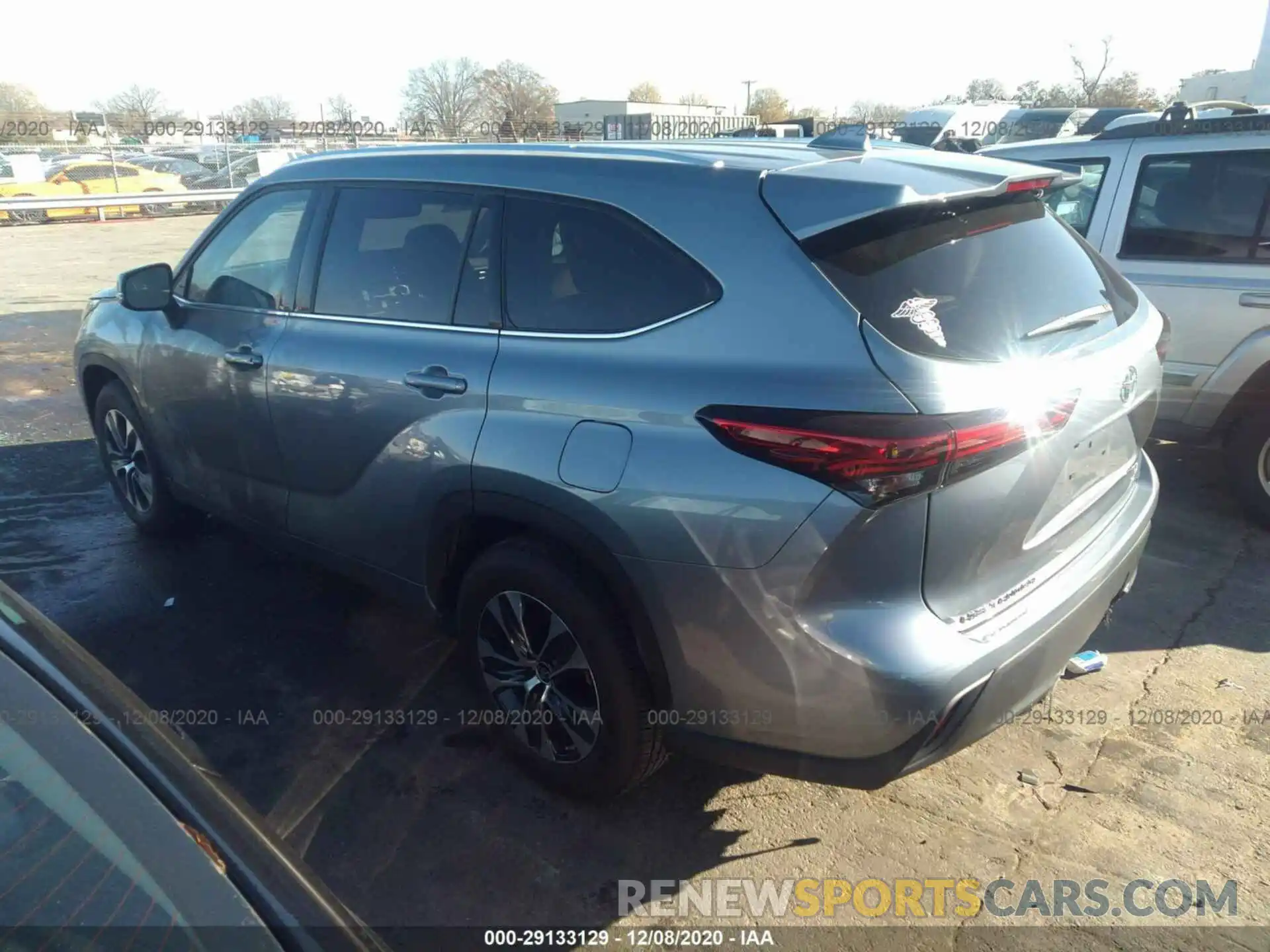 3 Photograph of a damaged car 5TDGZRAH8LS013836 TOYOTA HIGHLANDER 2020