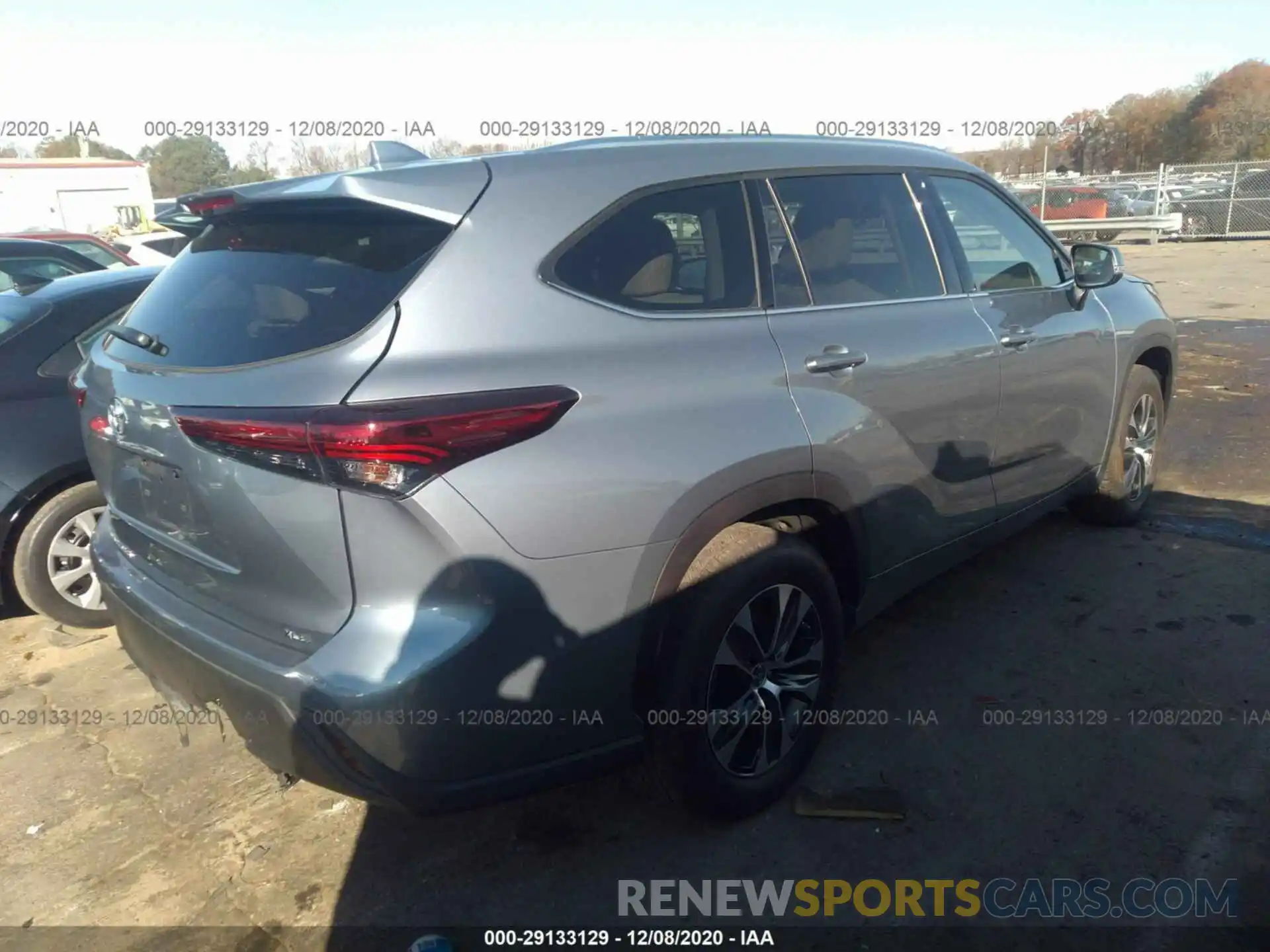 4 Photograph of a damaged car 5TDGZRAH8LS013836 TOYOTA HIGHLANDER 2020