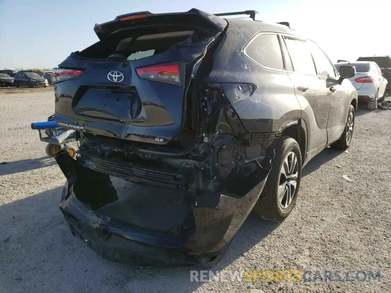 4 Photograph of a damaged car 5TDGZRAH8LS014212 TOYOTA HIGHLANDER 2020