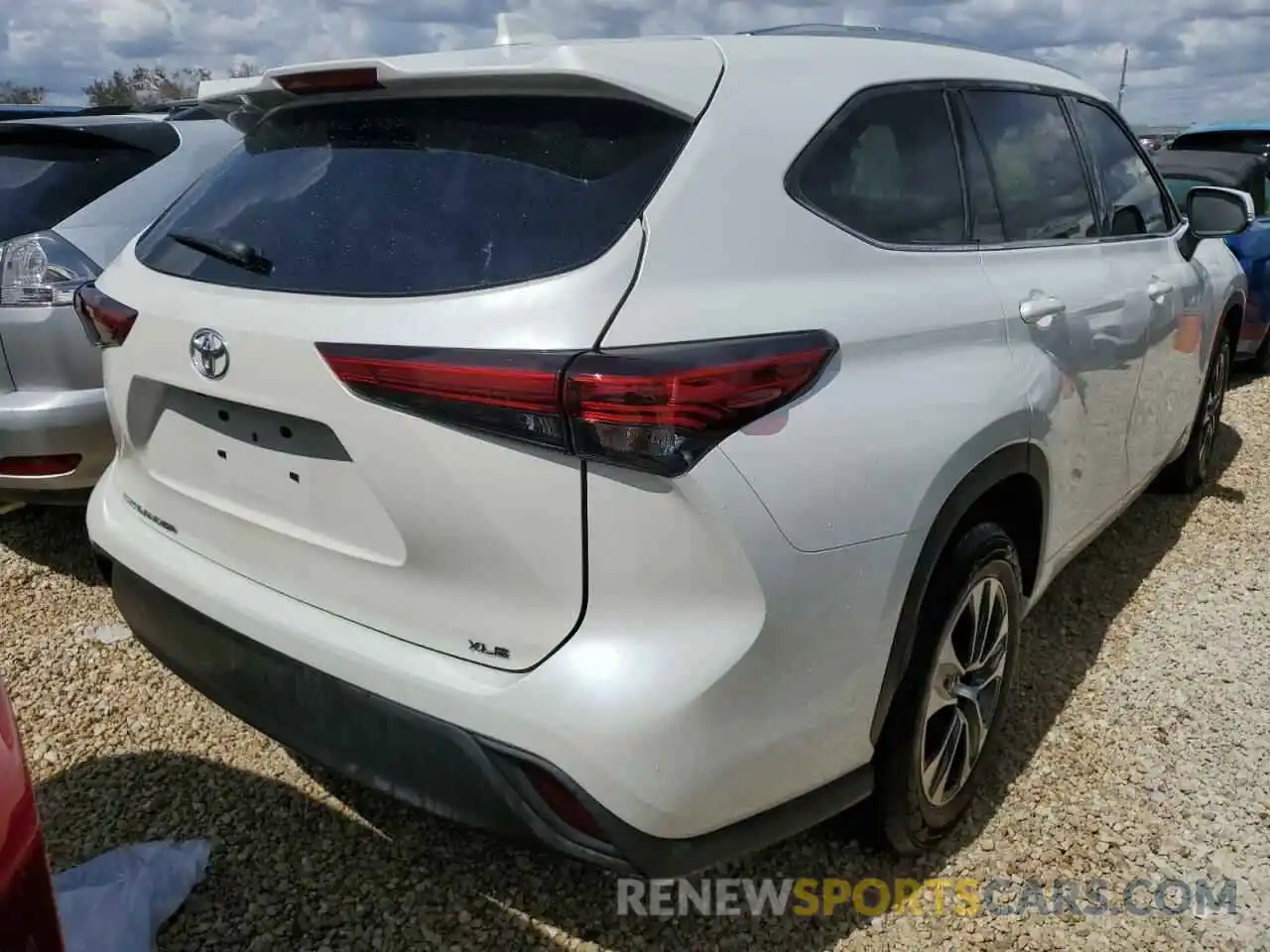 4 Photograph of a damaged car 5TDGZRAH8LS014243 TOYOTA HIGHLANDER 2020