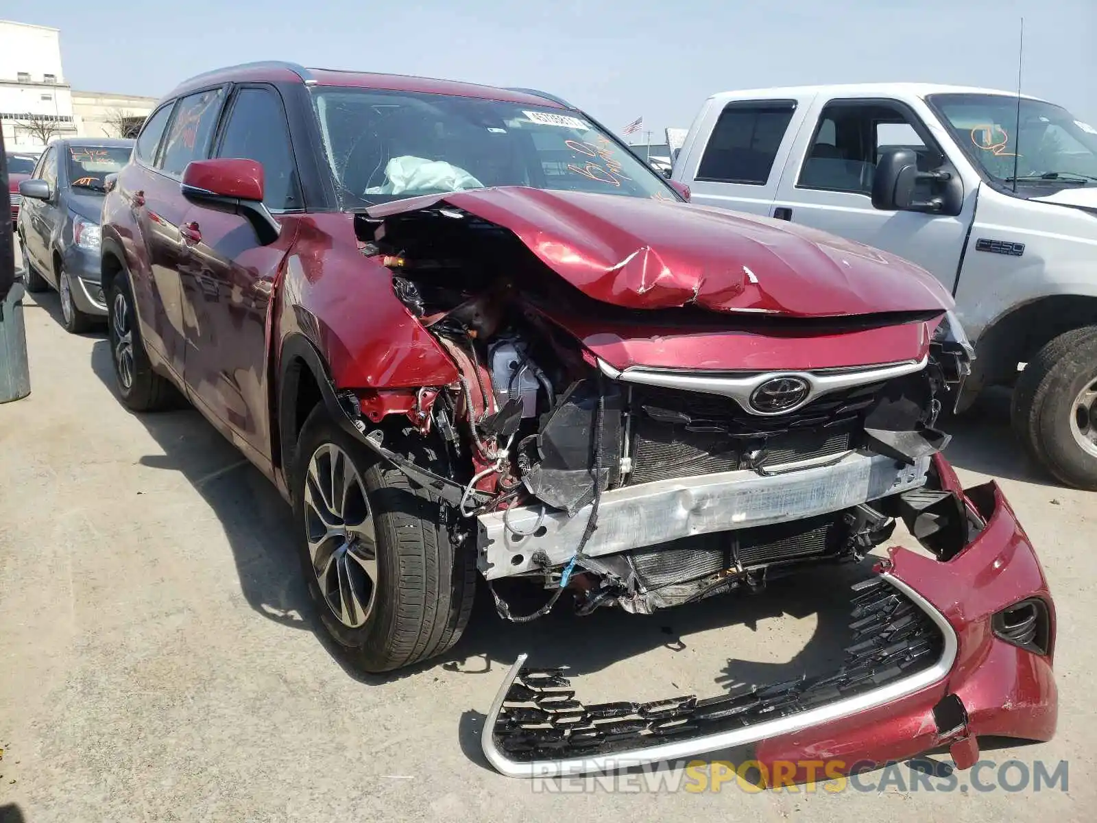 1 Photograph of a damaged car 5TDGZRAH8LS015909 TOYOTA HIGHLANDER 2020