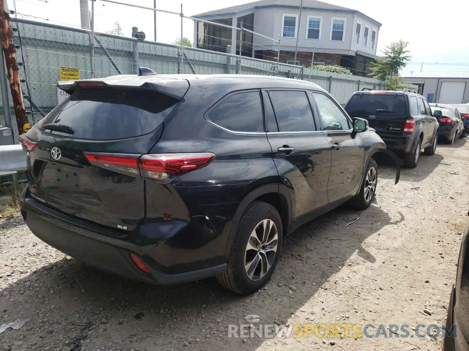 4 Photograph of a damaged car 5TDGZRAH8LS502303 TOYOTA HIGHLANDER 2020