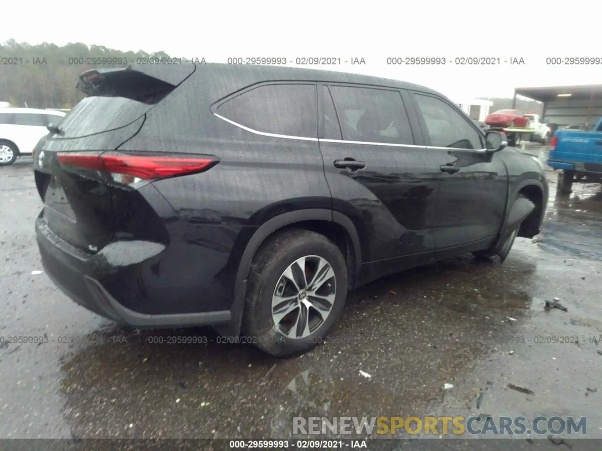 4 Photograph of a damaged car 5TDGZRAH8LS503564 TOYOTA HIGHLANDER 2020