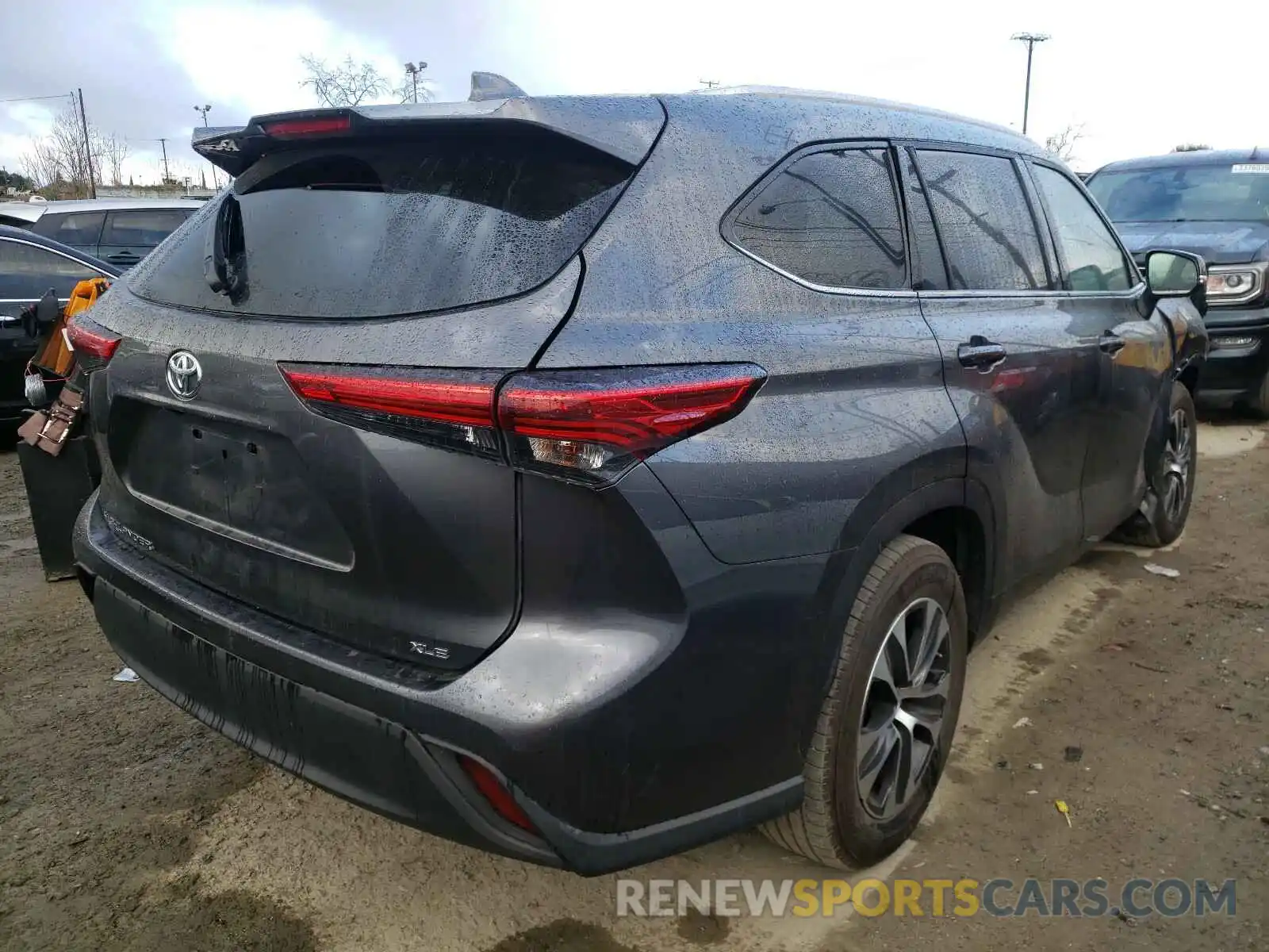 4 Photograph of a damaged car 5TDGZRAH8LS504844 TOYOTA HIGHLANDER 2020