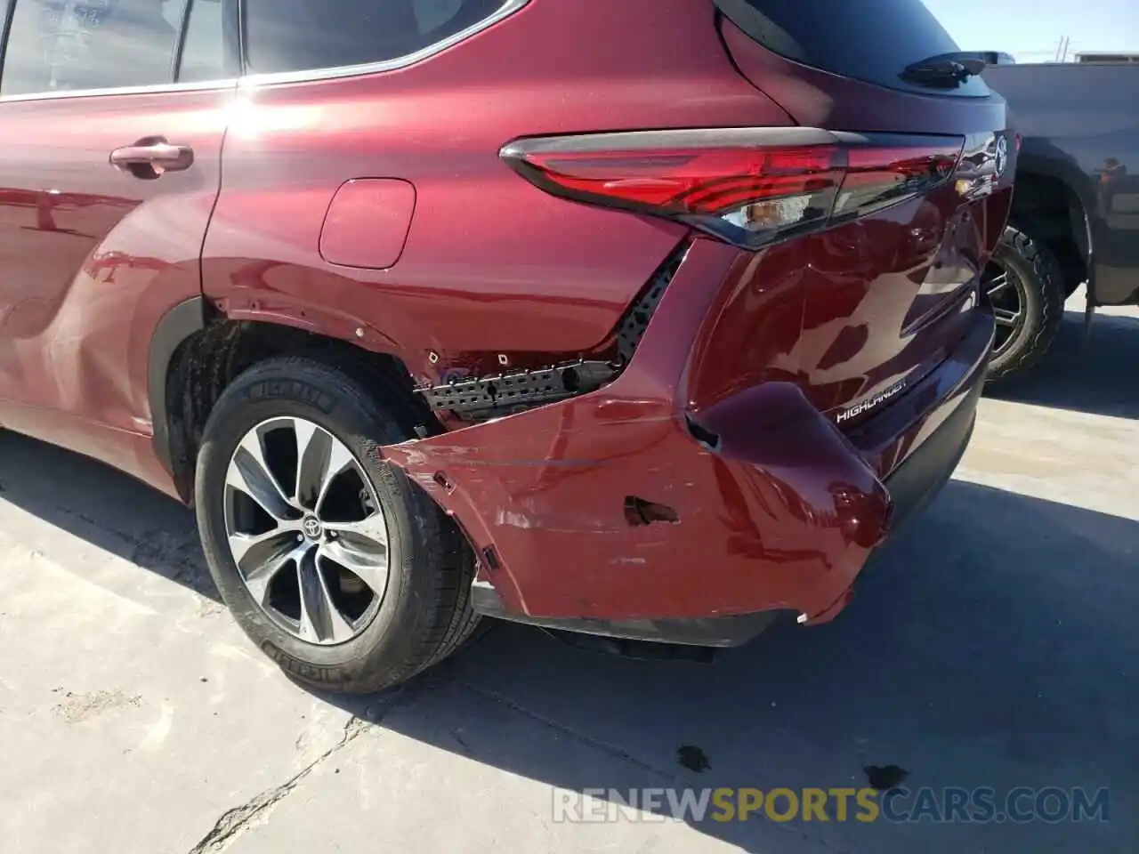 9 Photograph of a damaged car 5TDGZRAH8LS505881 TOYOTA HIGHLANDER 2020