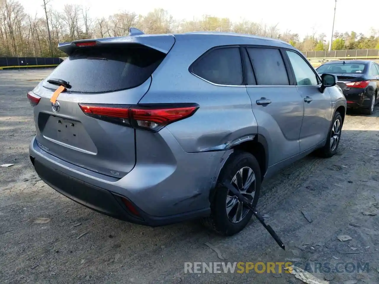 4 Photograph of a damaged car 5TDGZRAH9LS010041 TOYOTA HIGHLANDER 2020