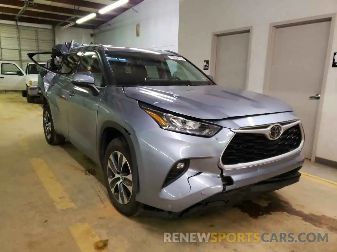 1 Photograph of a damaged car 5TDGZRAH9LS017877 TOYOTA HIGHLANDER 2020