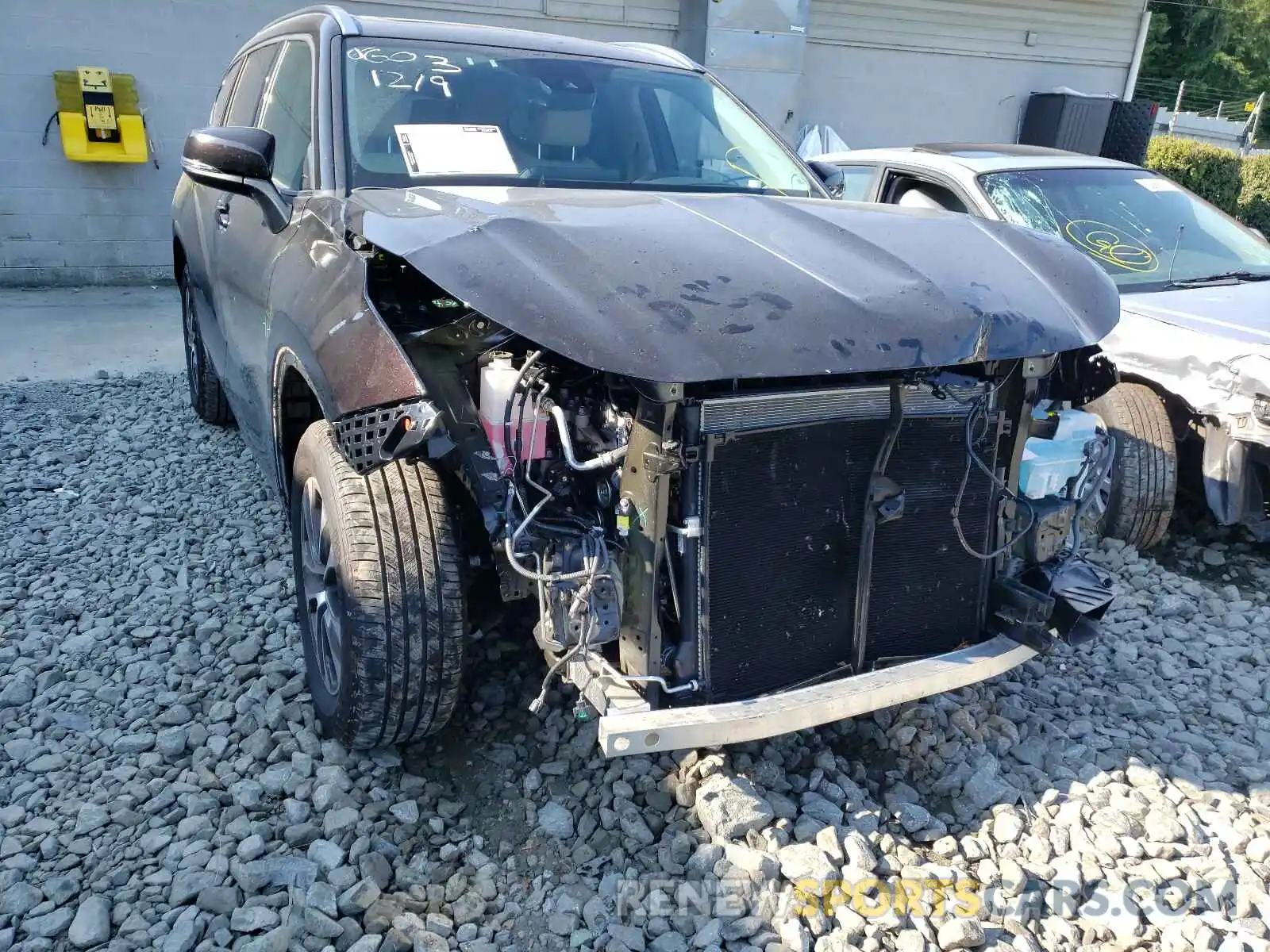 9 Photograph of a damaged car 5TDGZRAH9LS020603 TOYOTA HIGHLANDER 2020