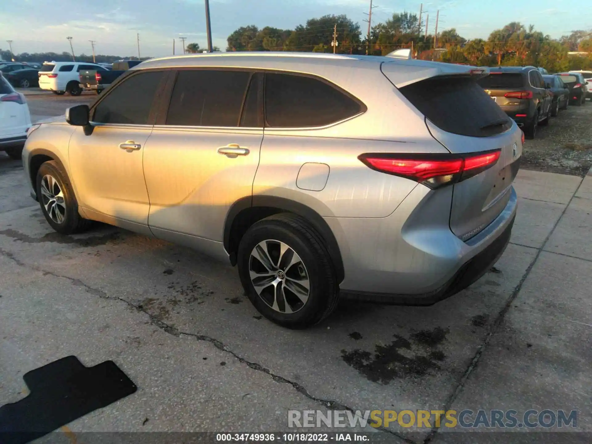 3 Photograph of a damaged car 5TDGZRAH9LS028569 TOYOTA HIGHLANDER 2020