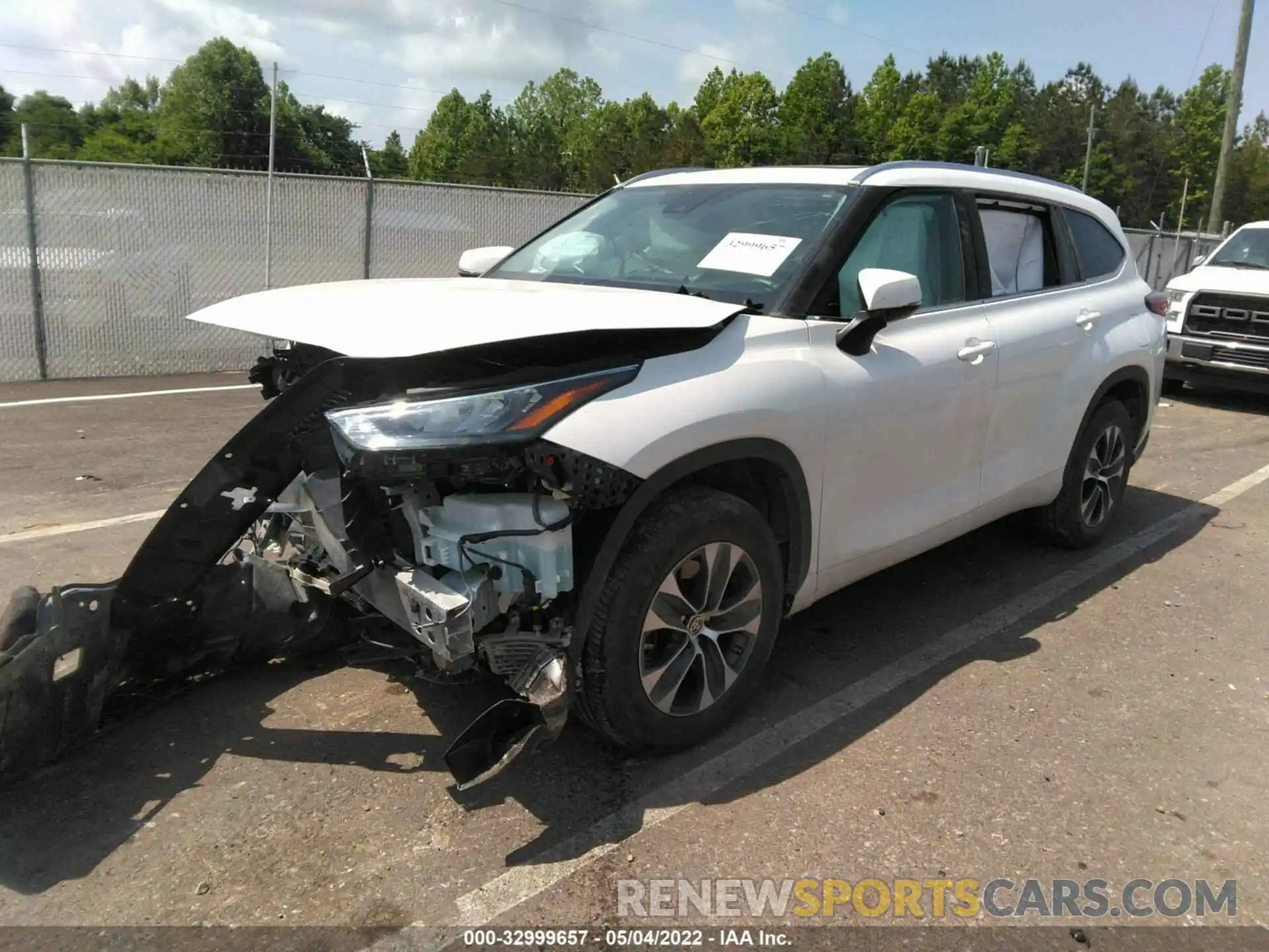 2 Photograph of a damaged car 5TDGZRAH9LS500267 TOYOTA HIGHLANDER 2020