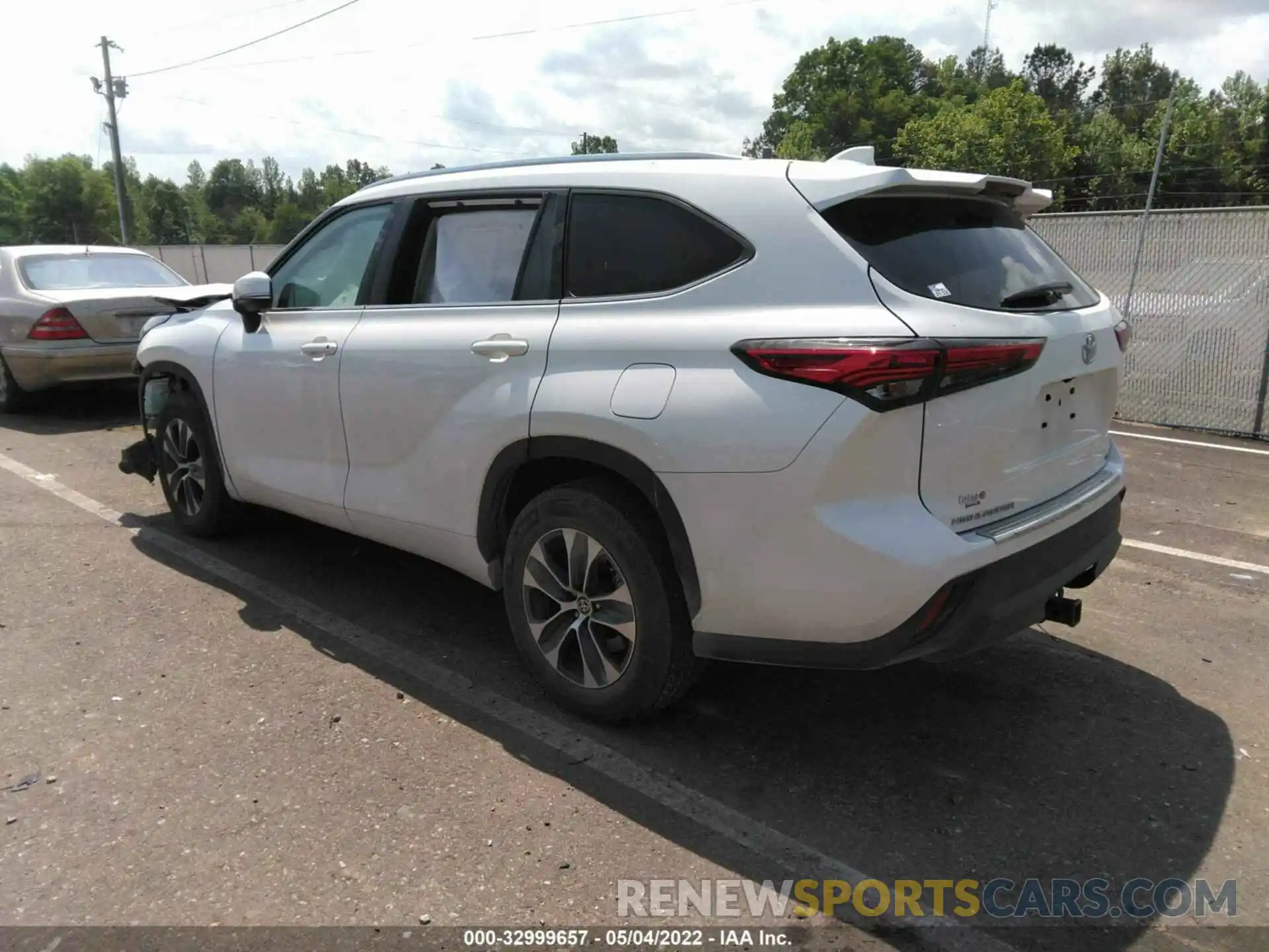 3 Photograph of a damaged car 5TDGZRAH9LS500267 TOYOTA HIGHLANDER 2020