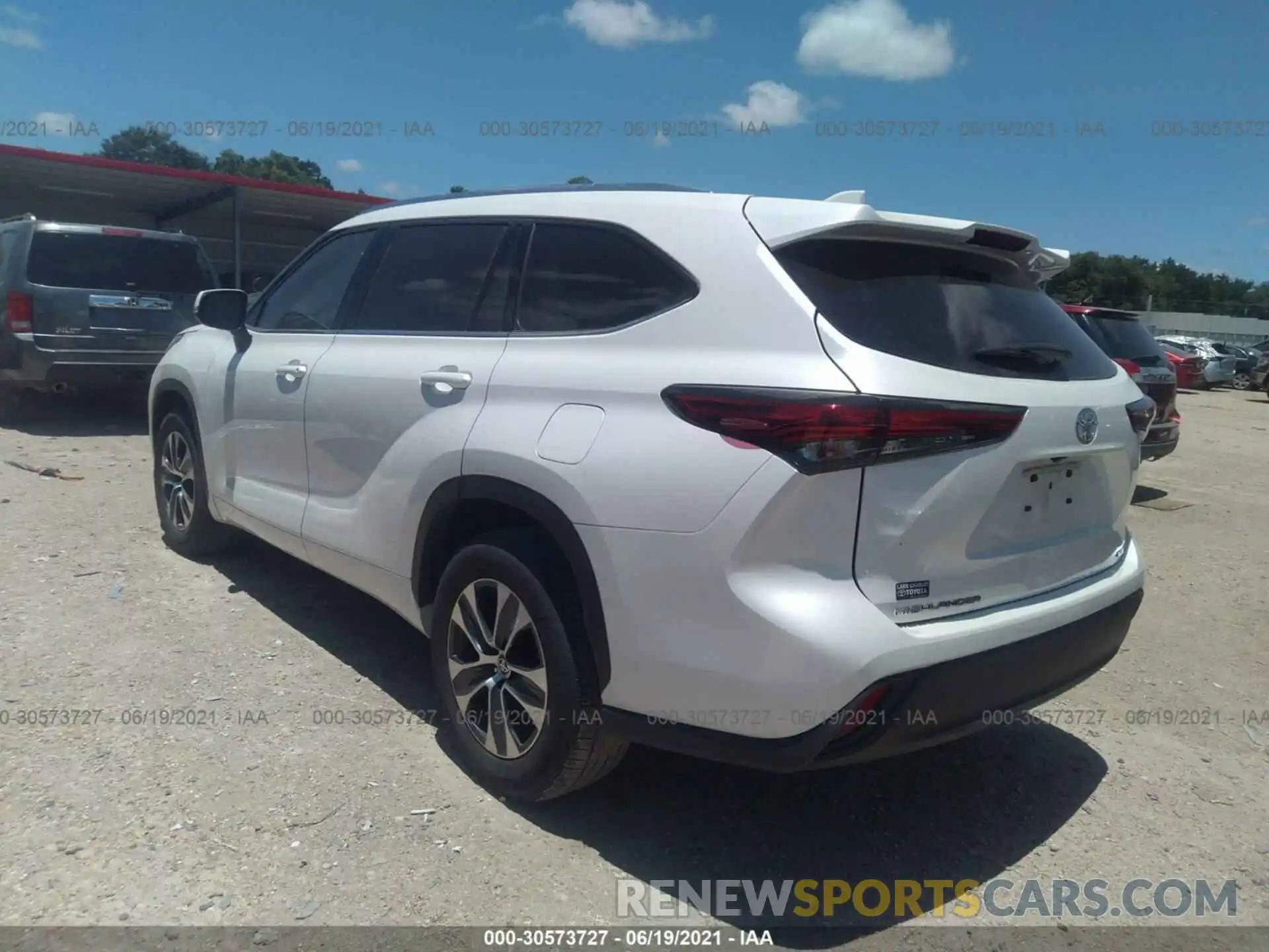 3 Photograph of a damaged car 5TDGZRAH9LS500625 TOYOTA HIGHLANDER 2020