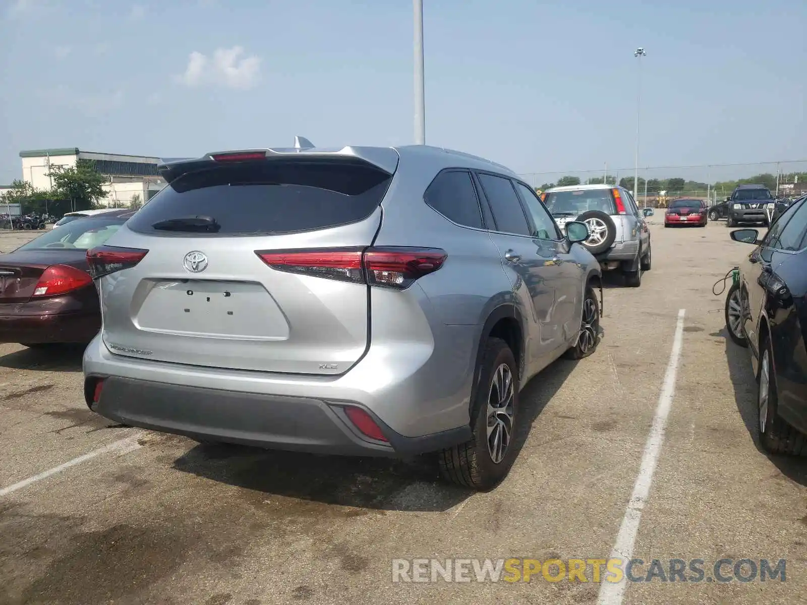 4 Photograph of a damaged car 5TDGZRAH9LS502259 TOYOTA HIGHLANDER 2020