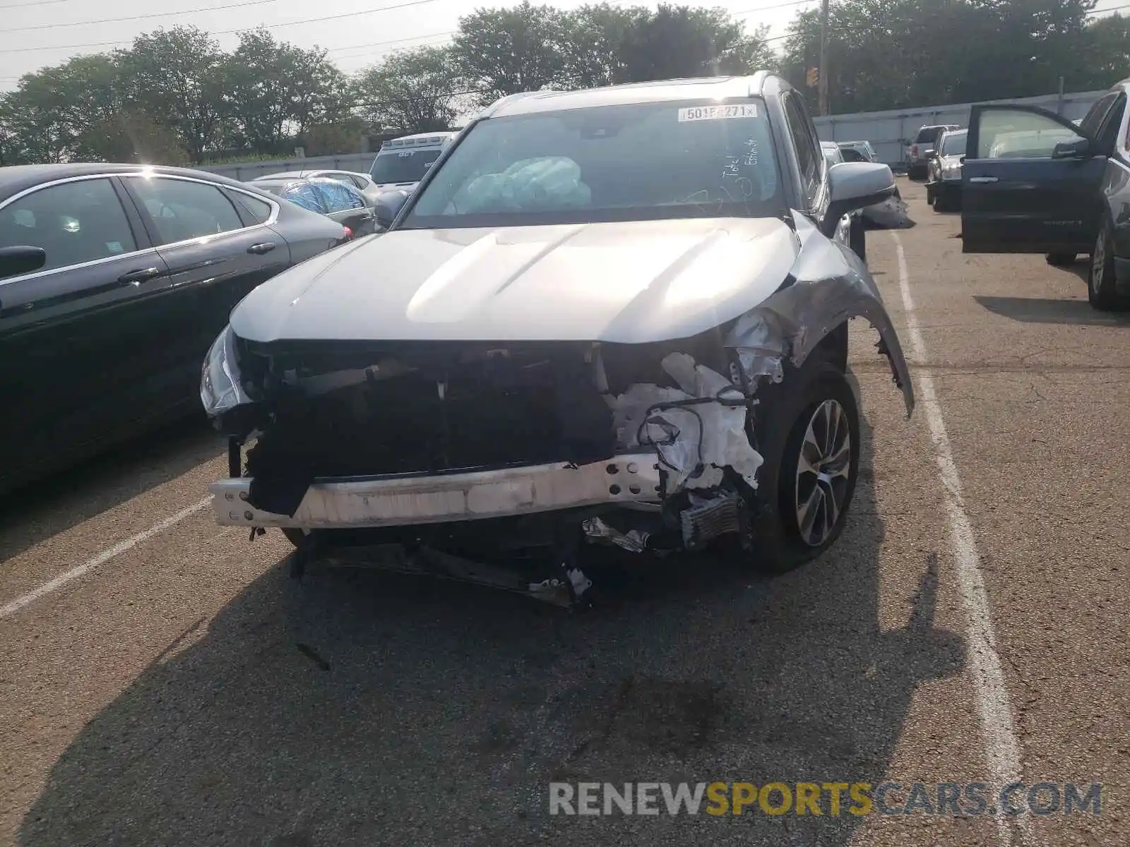 9 Photograph of a damaged car 5TDGZRAH9LS502259 TOYOTA HIGHLANDER 2020