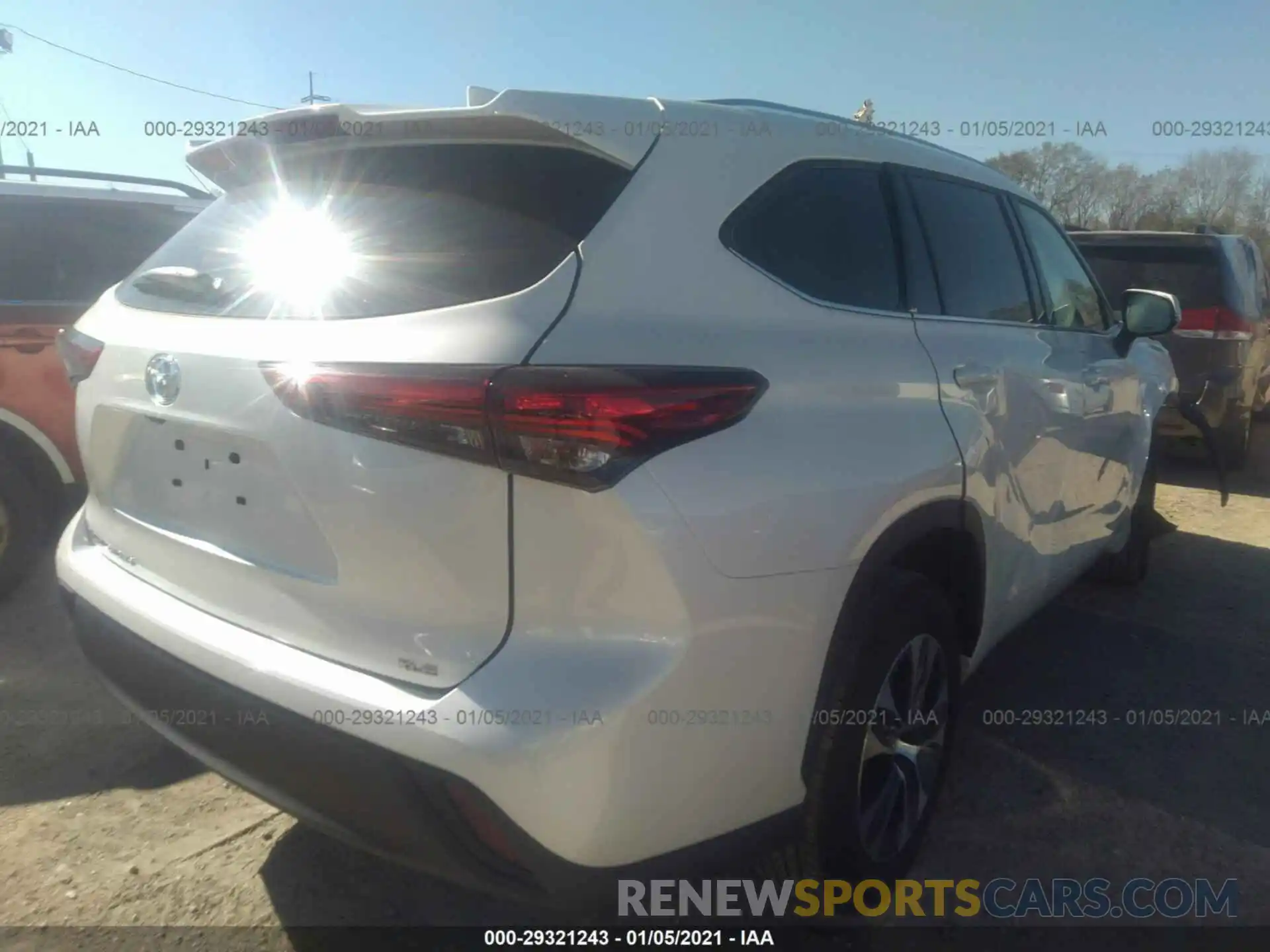 4 Photograph of a damaged car 5TDGZRAH9LS502858 TOYOTA HIGHLANDER 2020