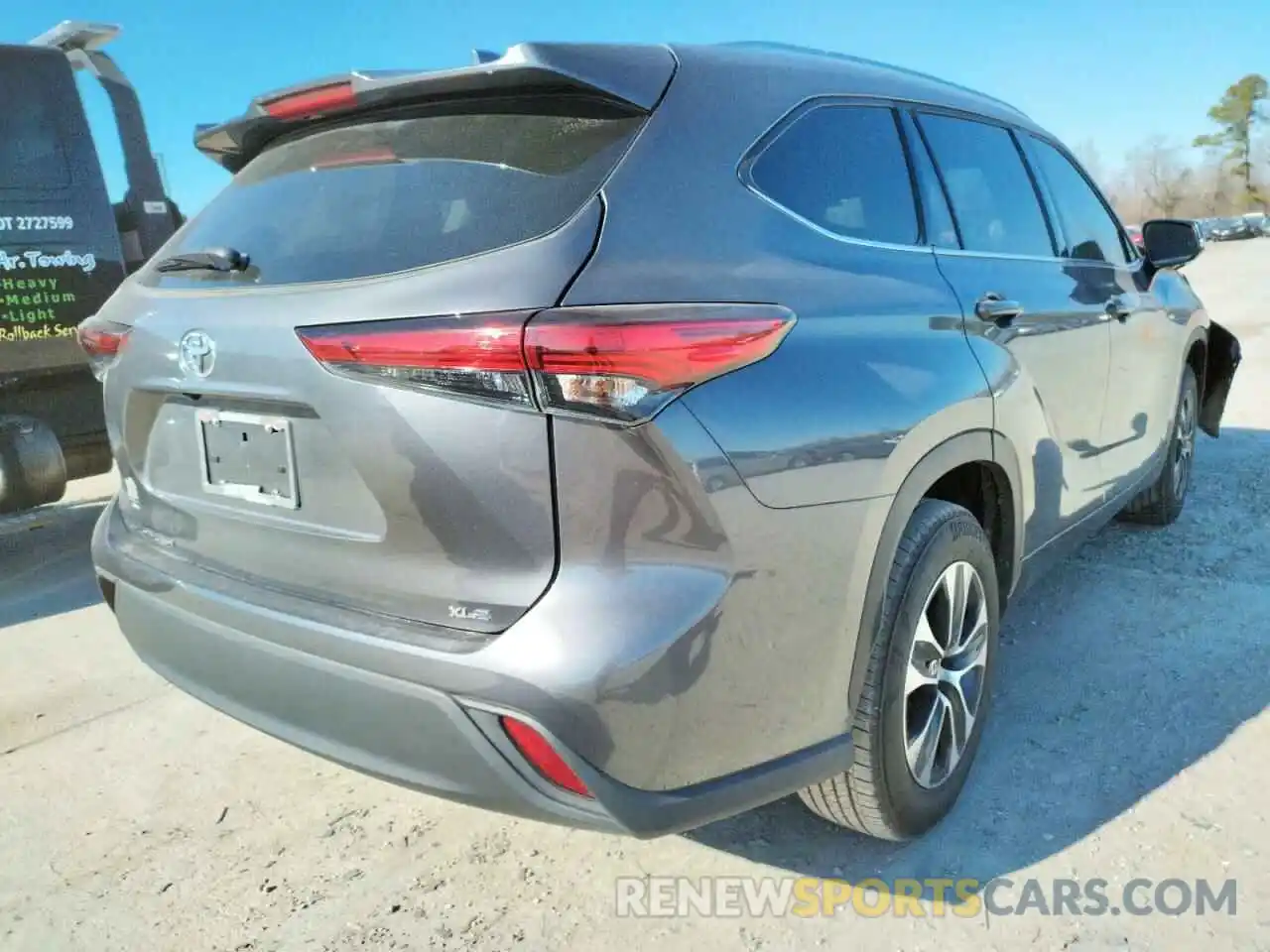 4 Photograph of a damaged car 5TDGZRAH9LS511849 TOYOTA HIGHLANDER 2020