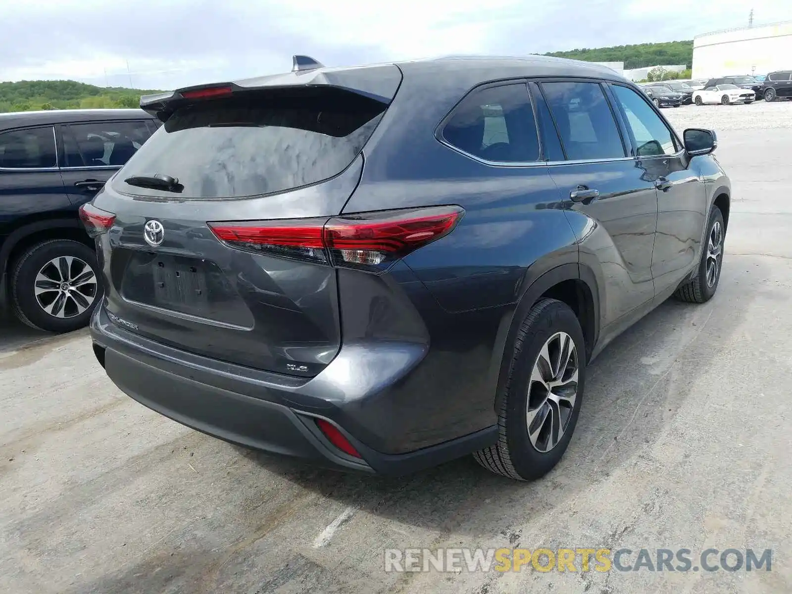 4 Photograph of a damaged car 5TDGZRAHXLS005625 TOYOTA HIGHLANDER 2020