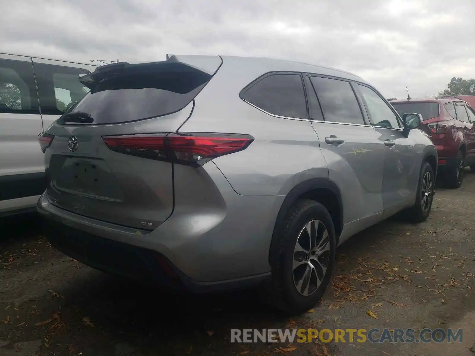 4 Photograph of a damaged car 5TDGZRAHXLS011280 TOYOTA HIGHLANDER 2020