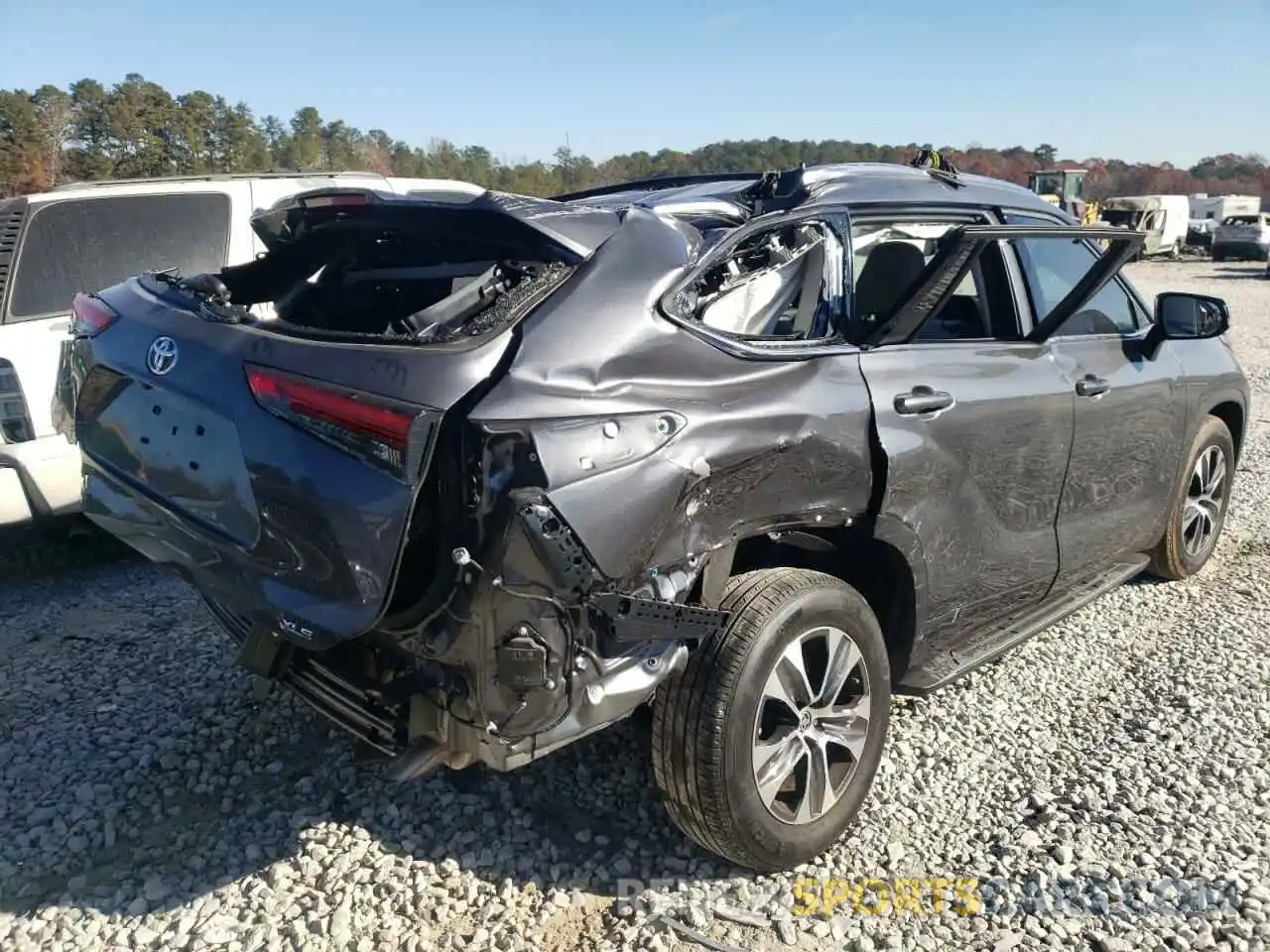 4 Photograph of a damaged car 5TDGZRAHXLS022960 TOYOTA HIGHLANDER 2020