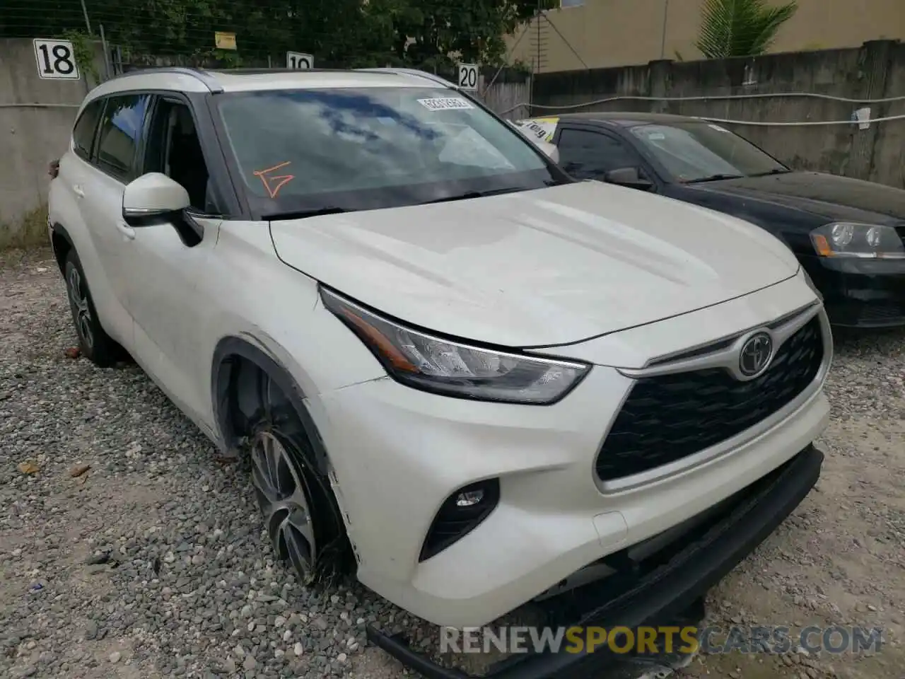 1 Photograph of a damaged car 5TDGZRAHXLS024014 TOYOTA HIGHLANDER 2020