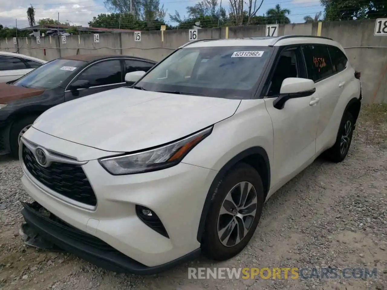 2 Photograph of a damaged car 5TDGZRAHXLS024014 TOYOTA HIGHLANDER 2020