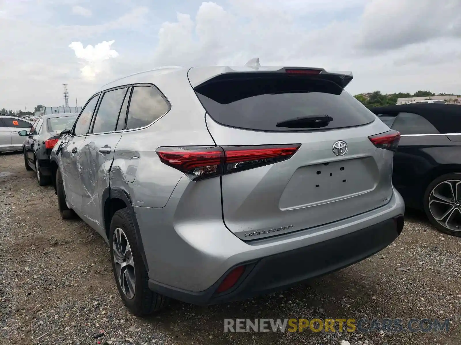 3 Photograph of a damaged car 5TDGZRAHXLS502688 TOYOTA HIGHLANDER 2020