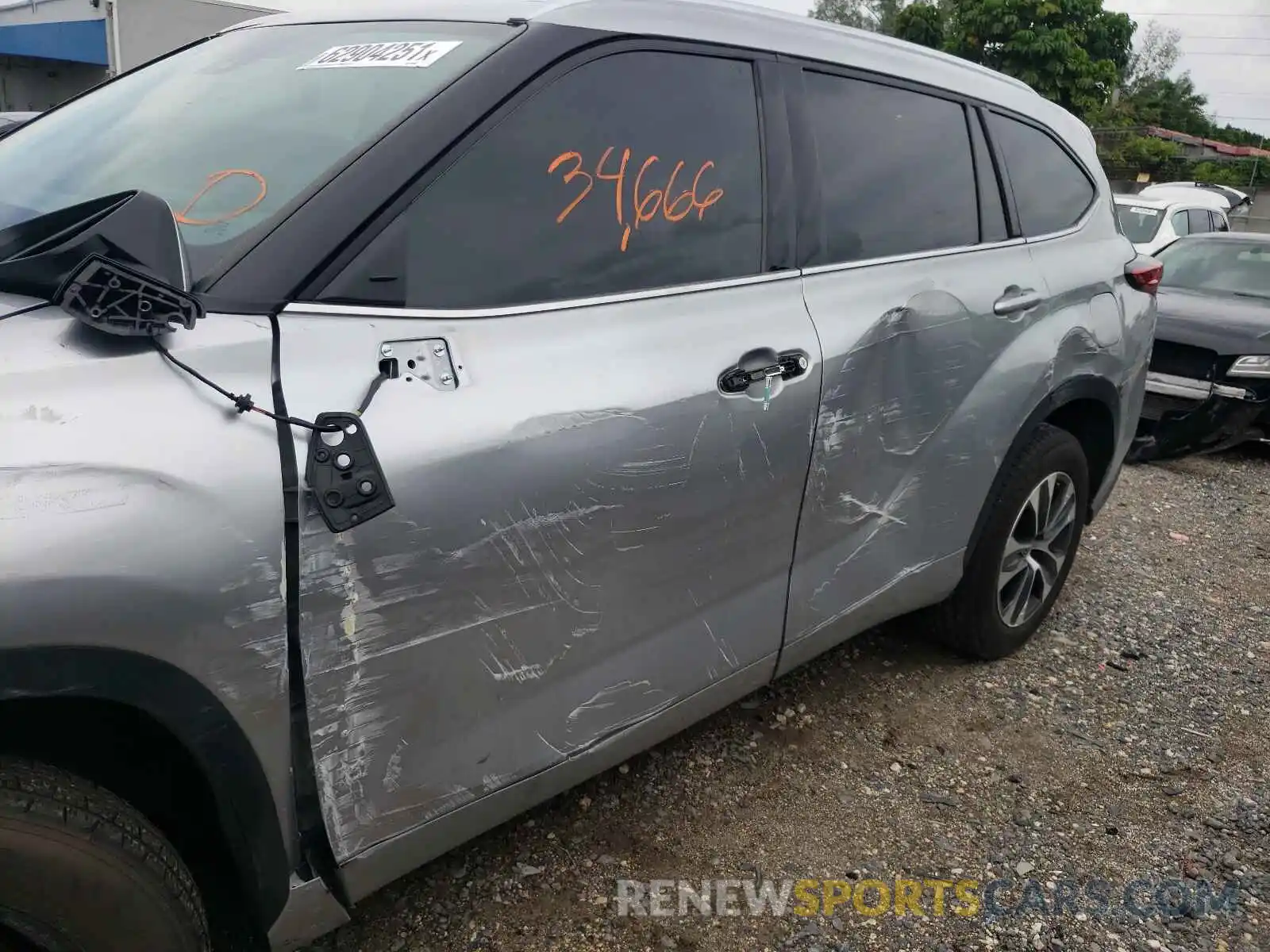 9 Photograph of a damaged car 5TDGZRAHXLS502688 TOYOTA HIGHLANDER 2020