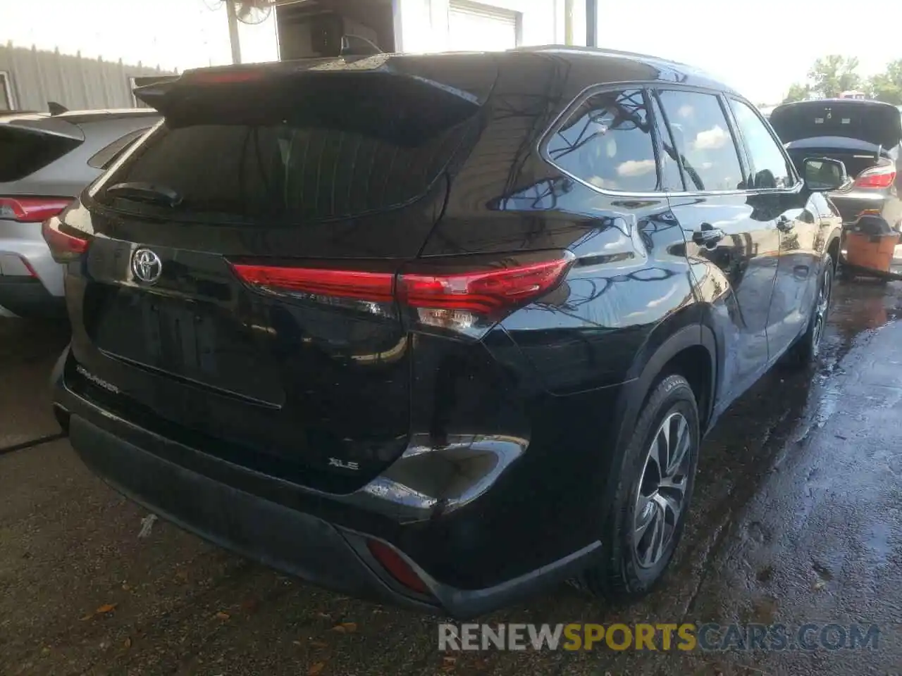 4 Photograph of a damaged car 5TDGZRAHXLS505722 TOYOTA HIGHLANDER 2020