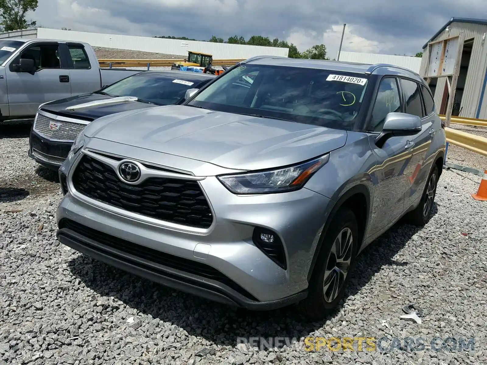 2 Photograph of a damaged car 5TDGZRAHXLS506580 TOYOTA HIGHLANDER 2020