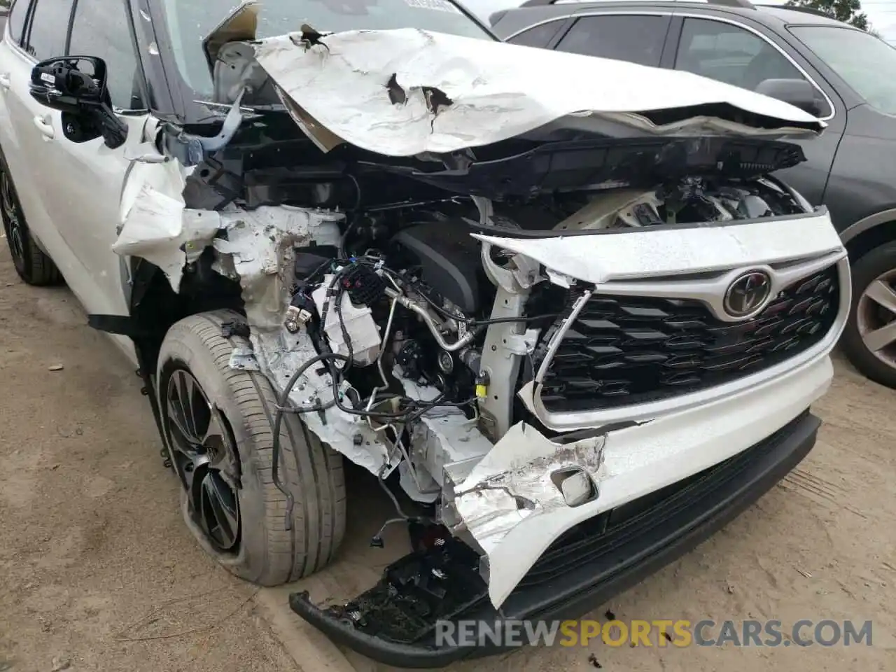 9 Photograph of a damaged car 5TDGZRAHXLS512055 TOYOTA HIGHLANDER 2020