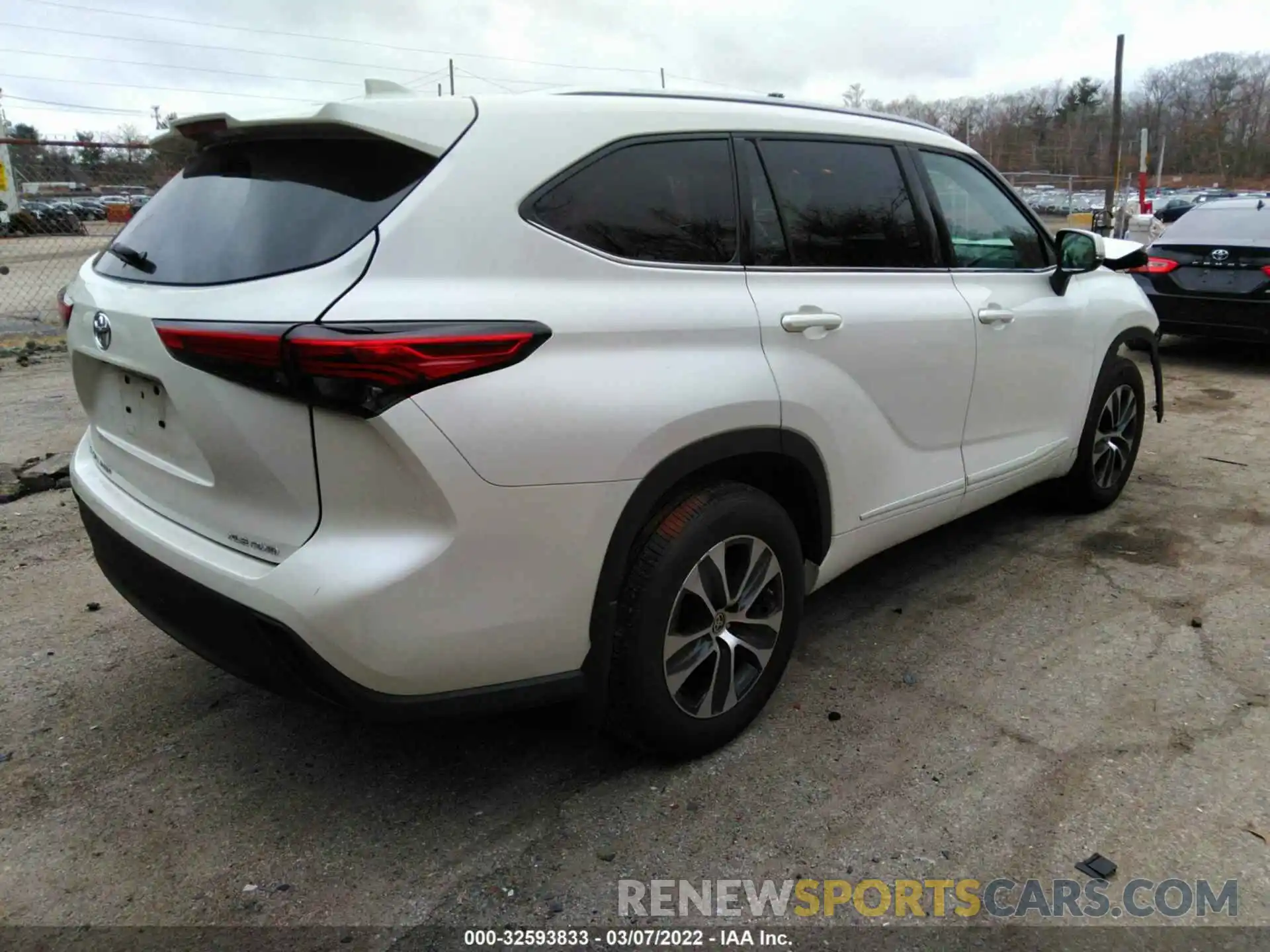 4 Photograph of a damaged car 5TDGZRBH0LS506523 TOYOTA HIGHLANDER 2020