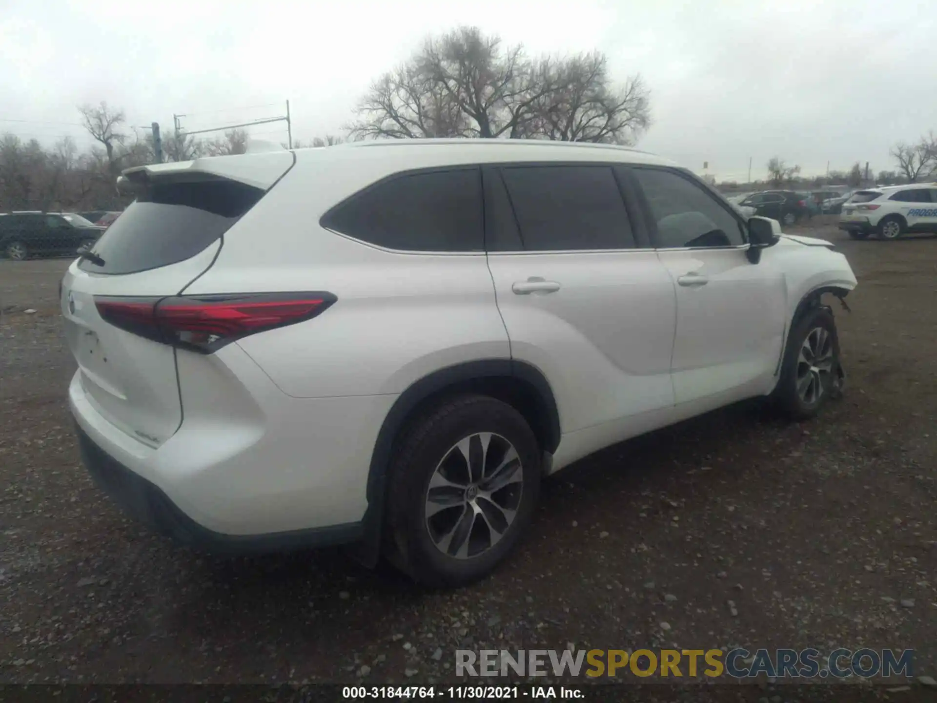 4 Photograph of a damaged car 5TDGZRBH0LS520809 TOYOTA HIGHLANDER 2020