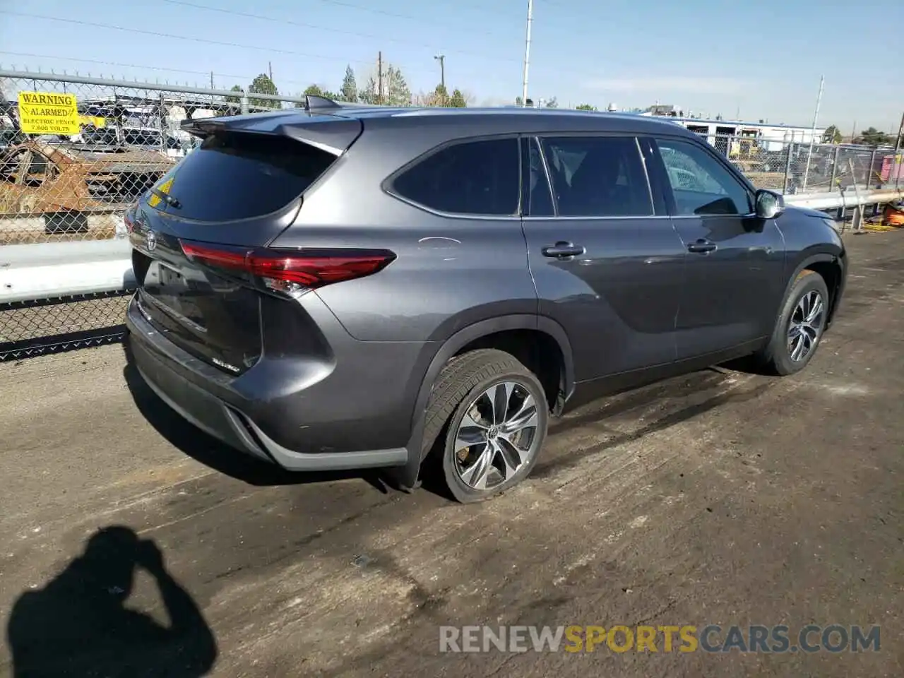 4 Photograph of a damaged car 5TDGZRBH1LS010419 TOYOTA HIGHLANDER 2020