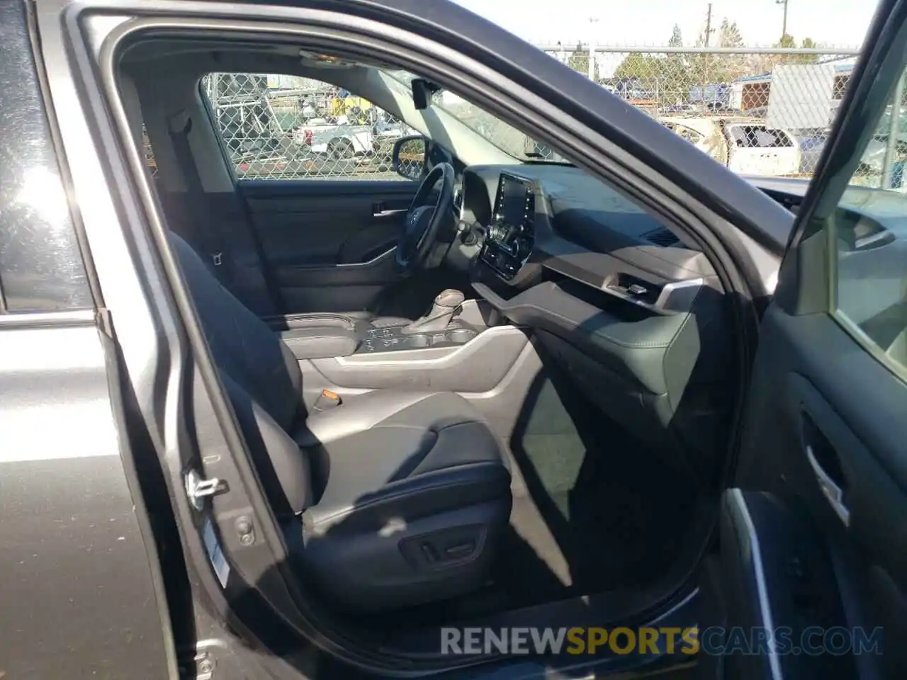 5 Photograph of a damaged car 5TDGZRBH1LS010419 TOYOTA HIGHLANDER 2020